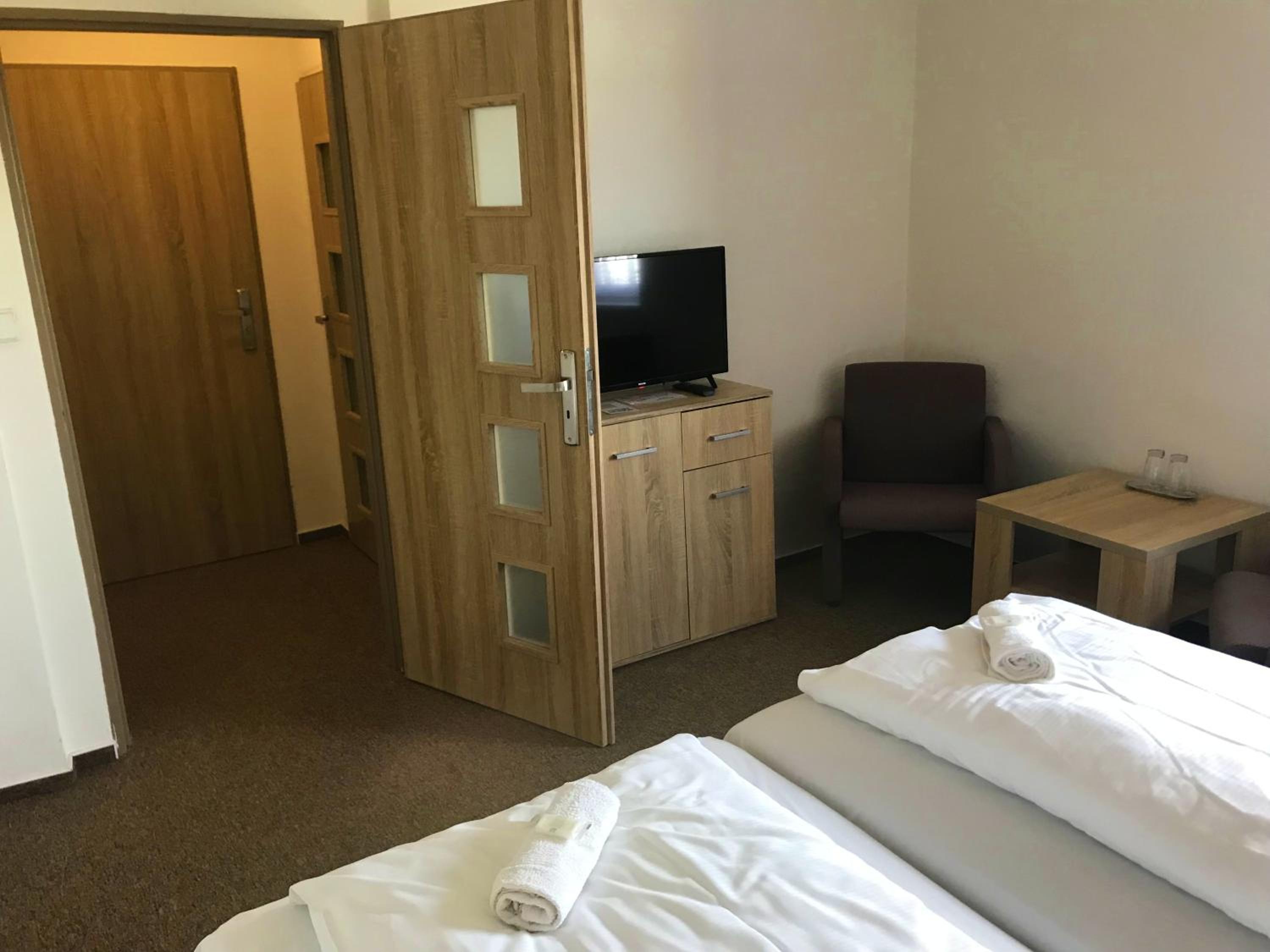 Double or Twin Room with Bathroom photo 3