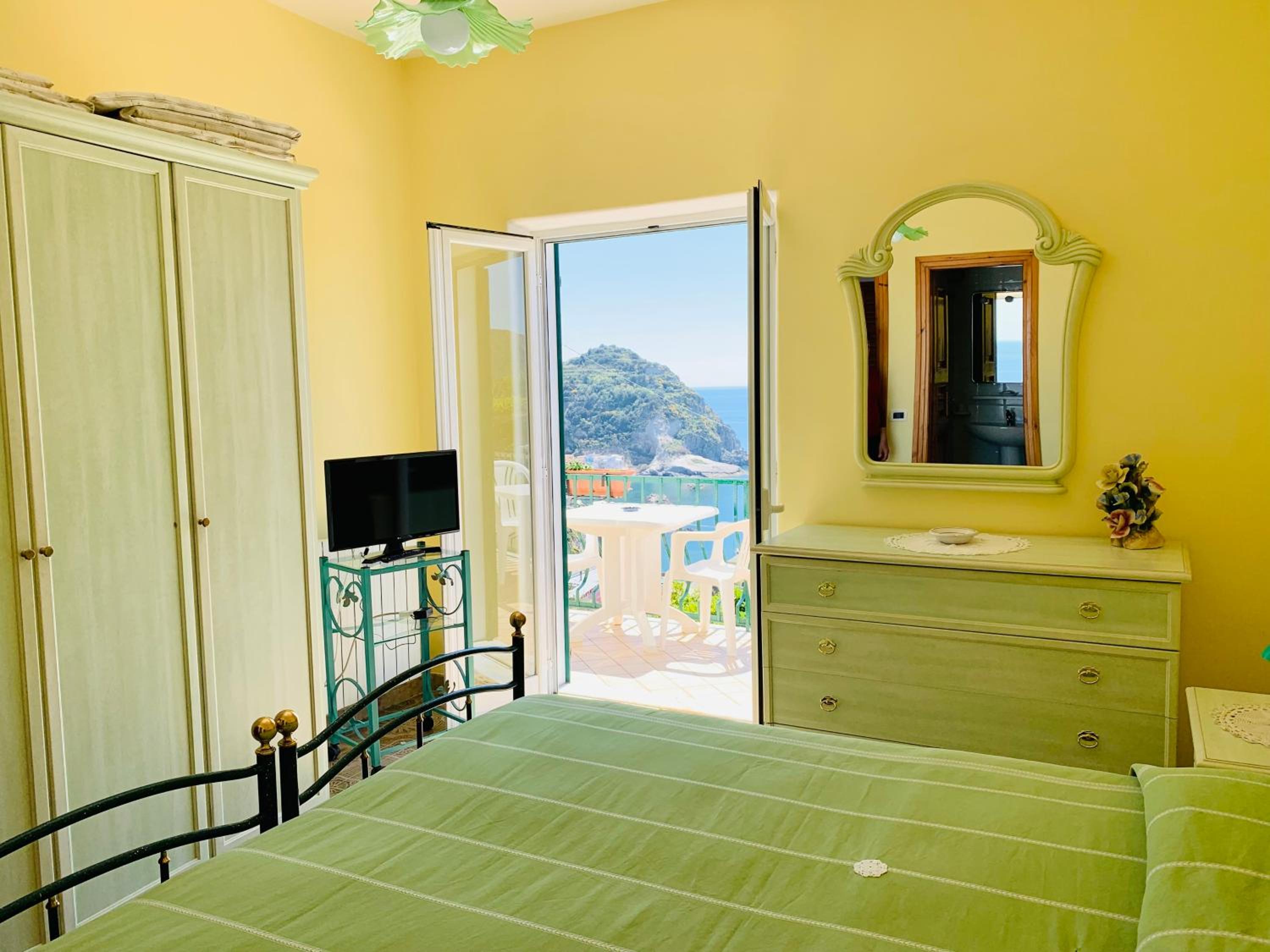 Double or Twin Room with Sea View
