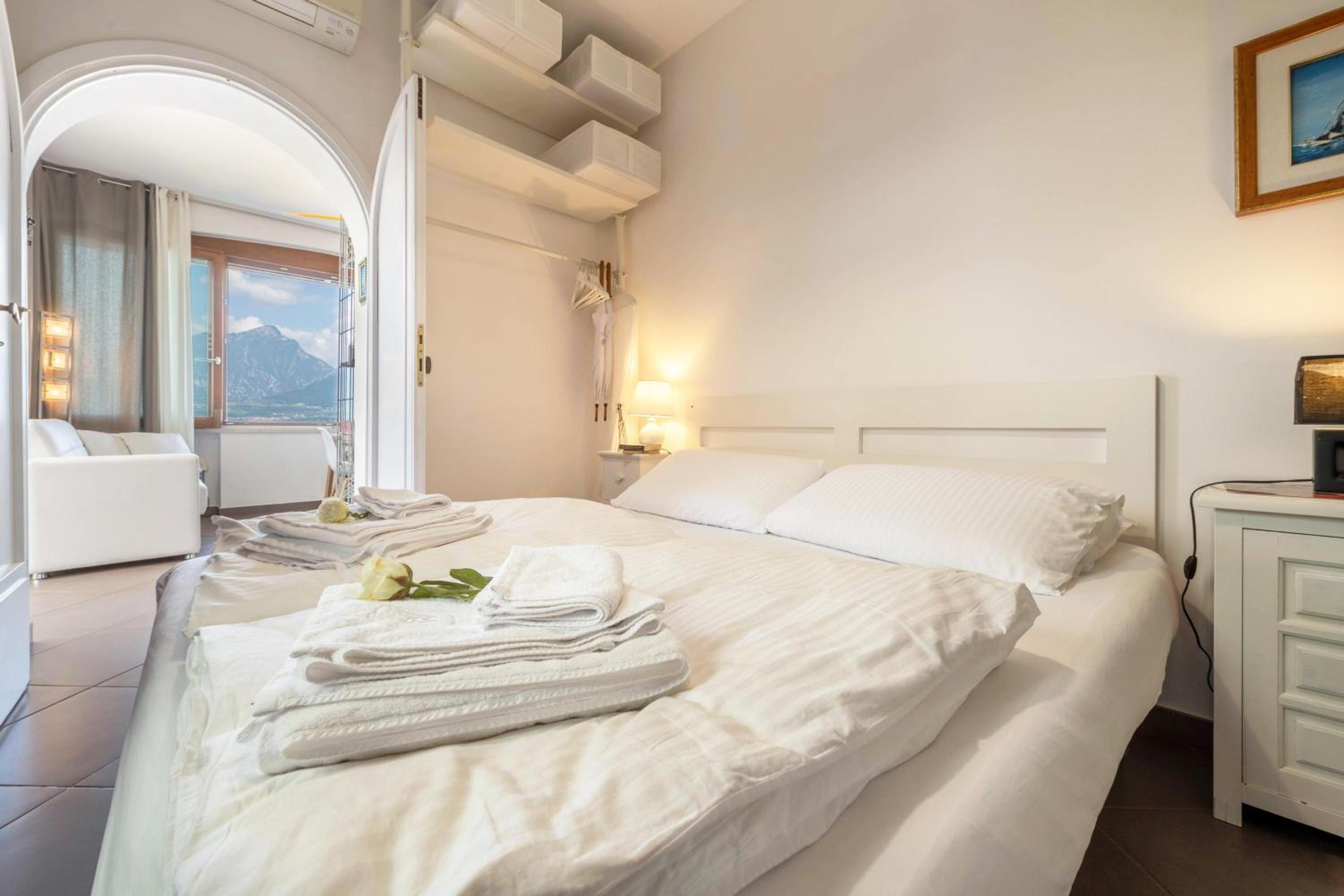 Two-Bedroom Deluxe Apartment with Garden View photo 1