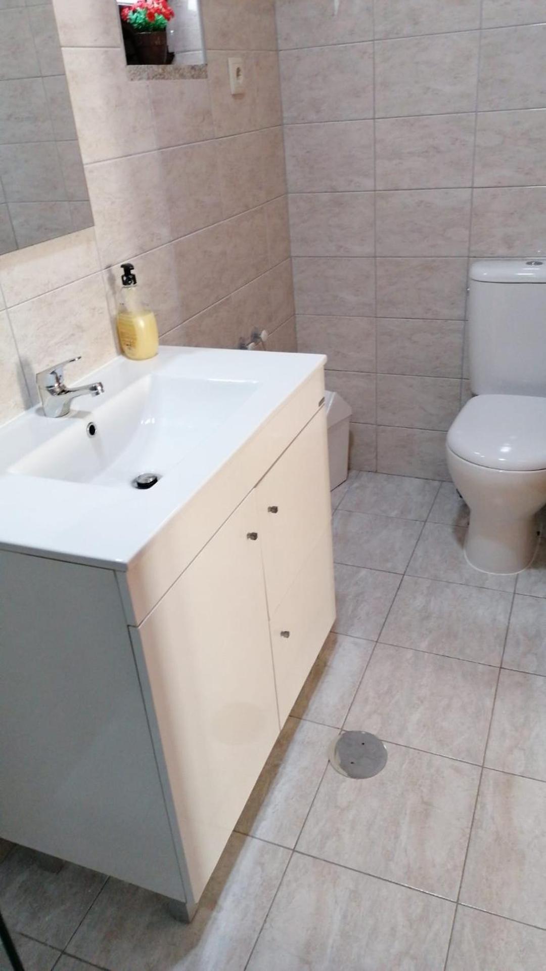 Quadruple Room with Private Bathroom - Photo 4