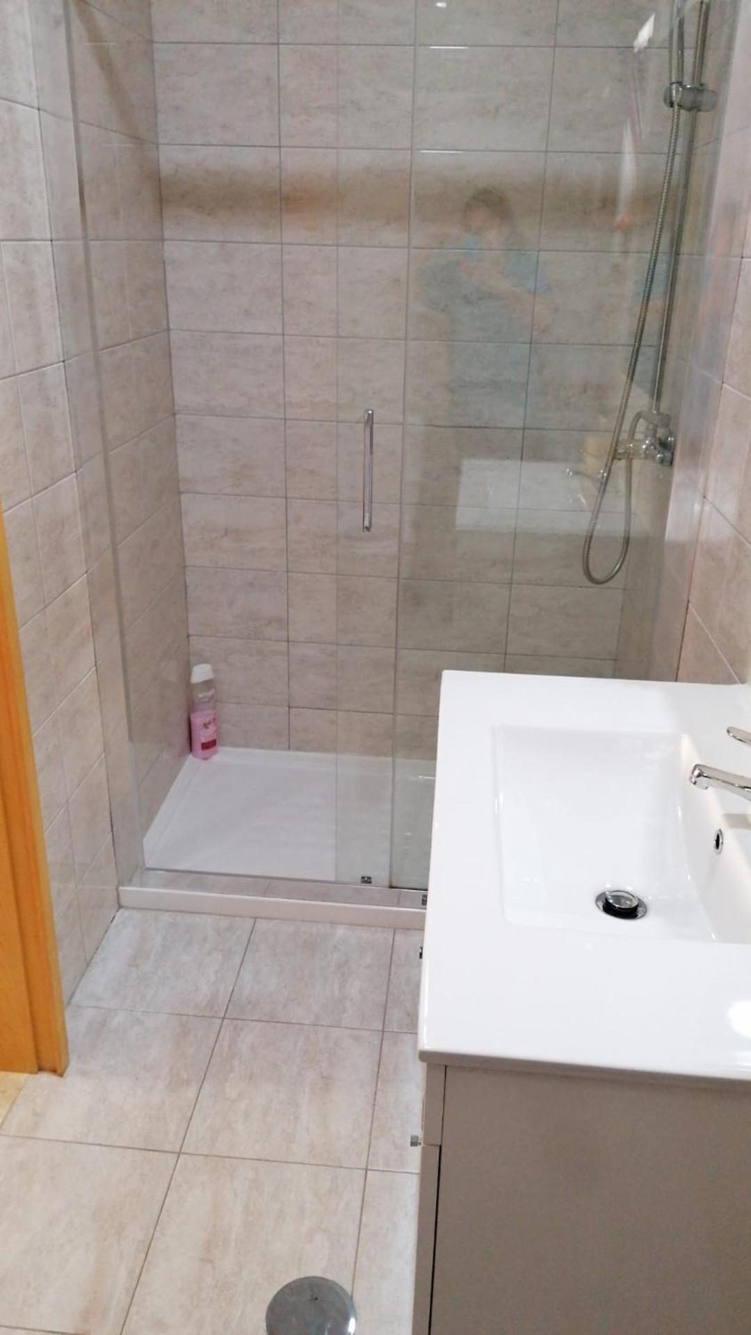 Quadruple Room with Private Bathroom - Photo 5