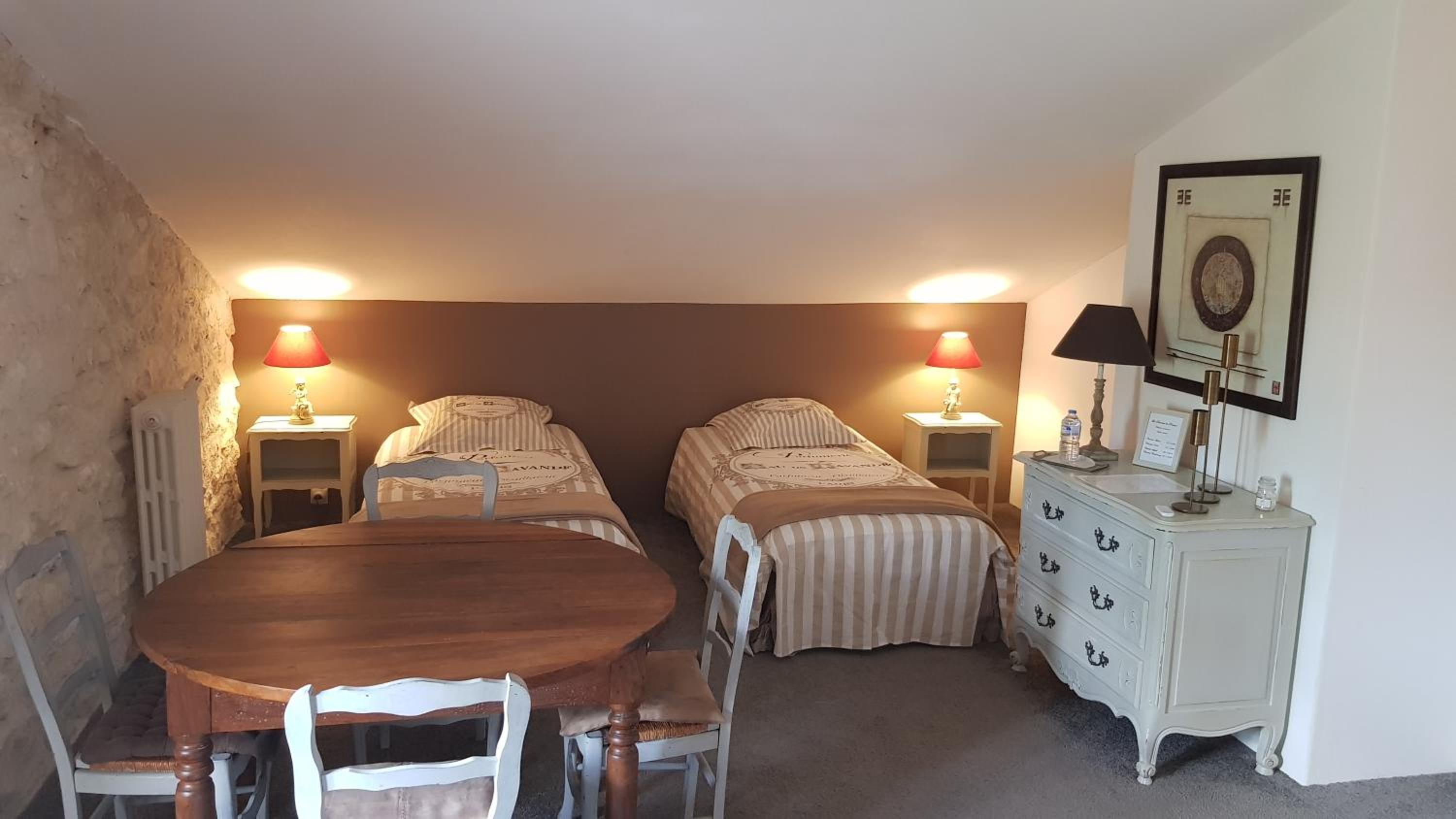 Superior Family Room - Photo 4