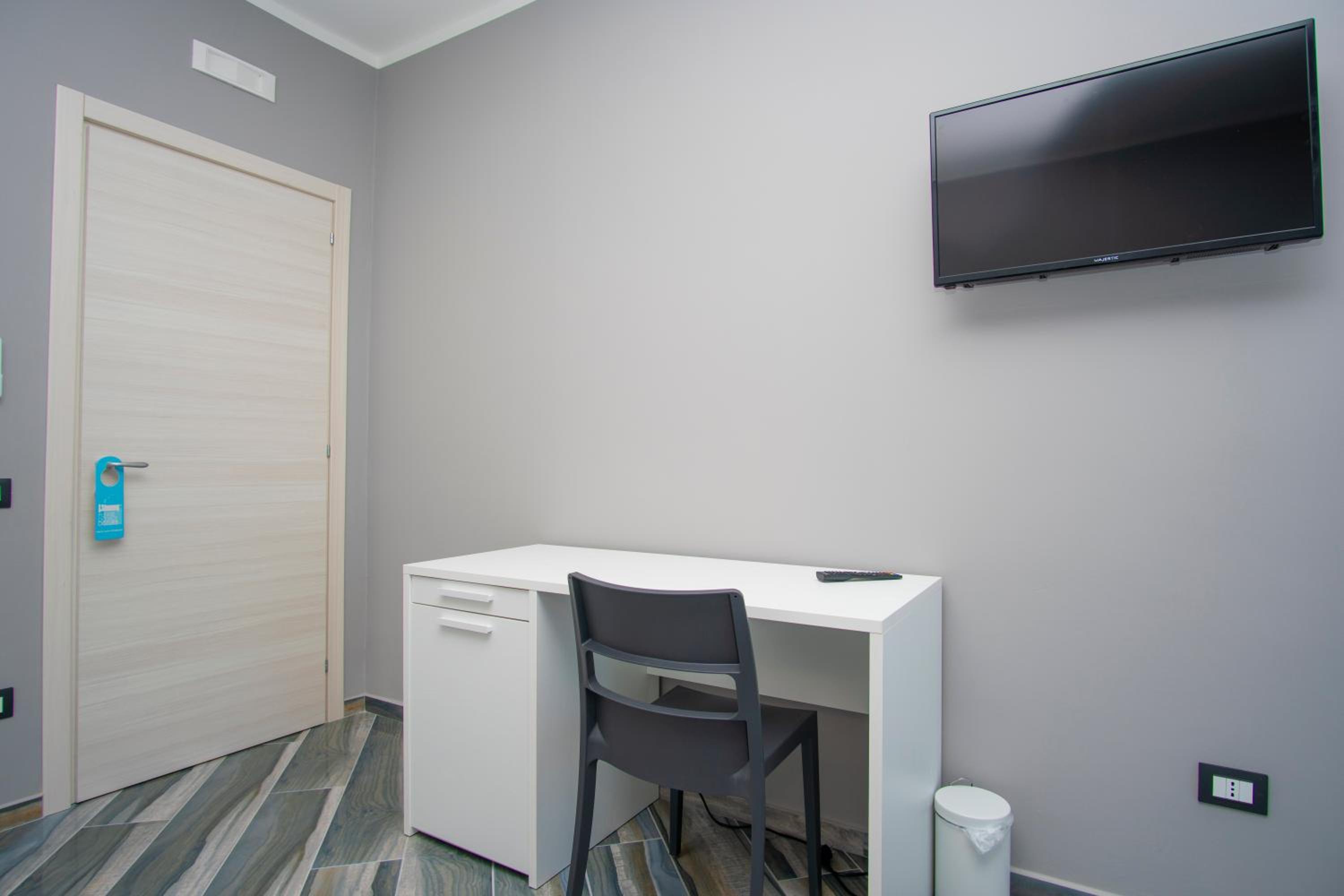 Deluxe Double Room with Balcony and Sea View photo 3