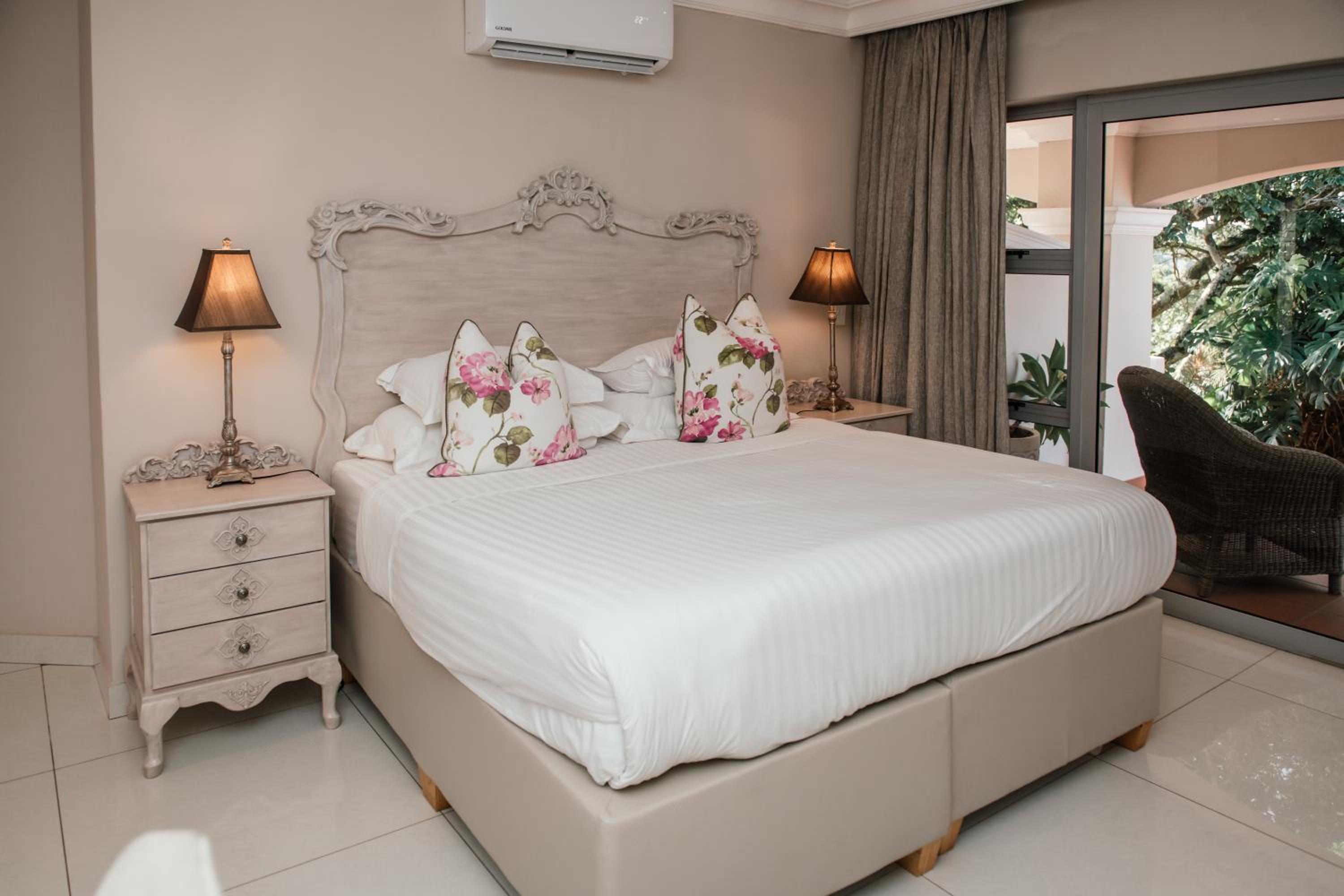 Deluxe Room with Garden View photo 3
