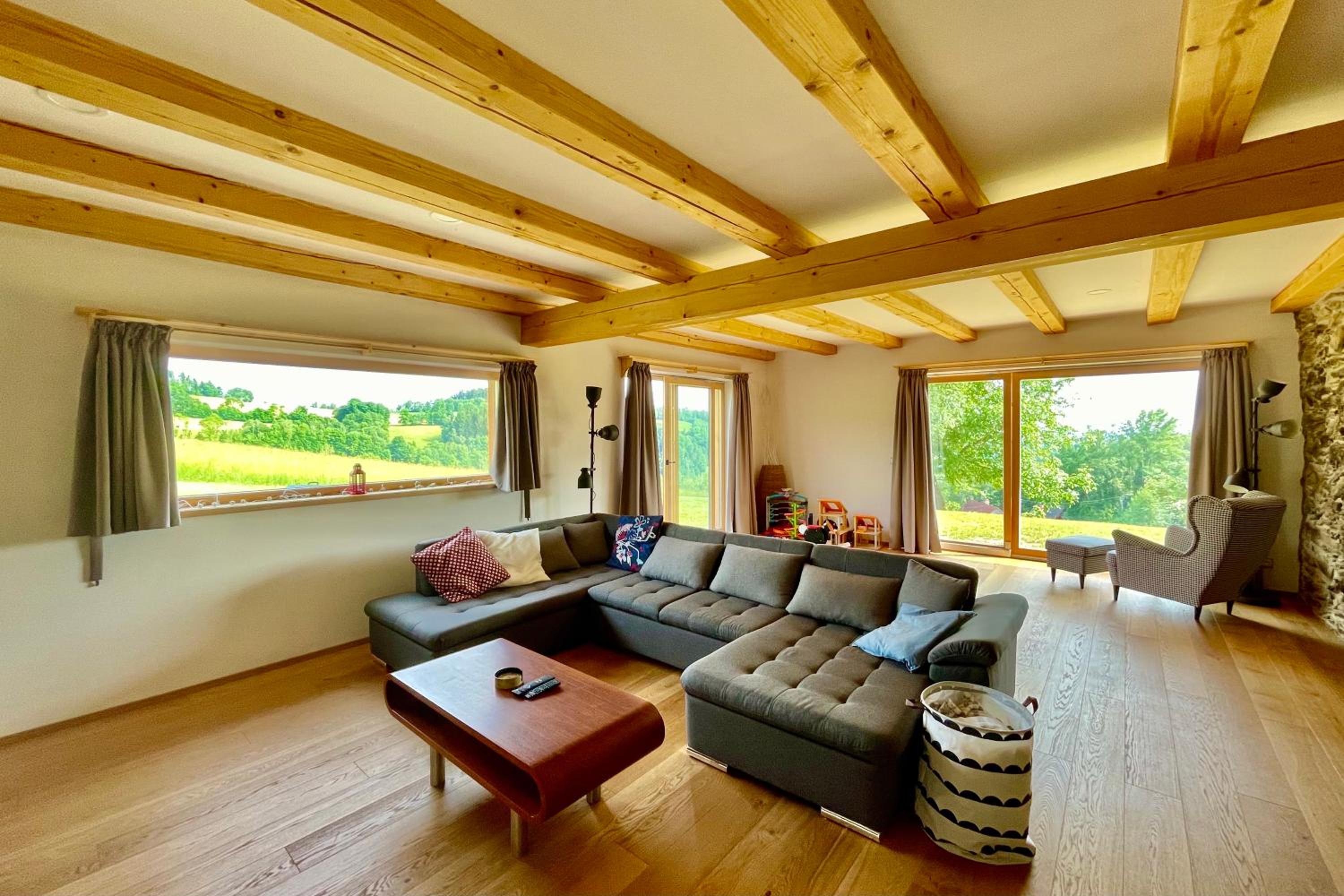 Five-Bedroom House photo 3