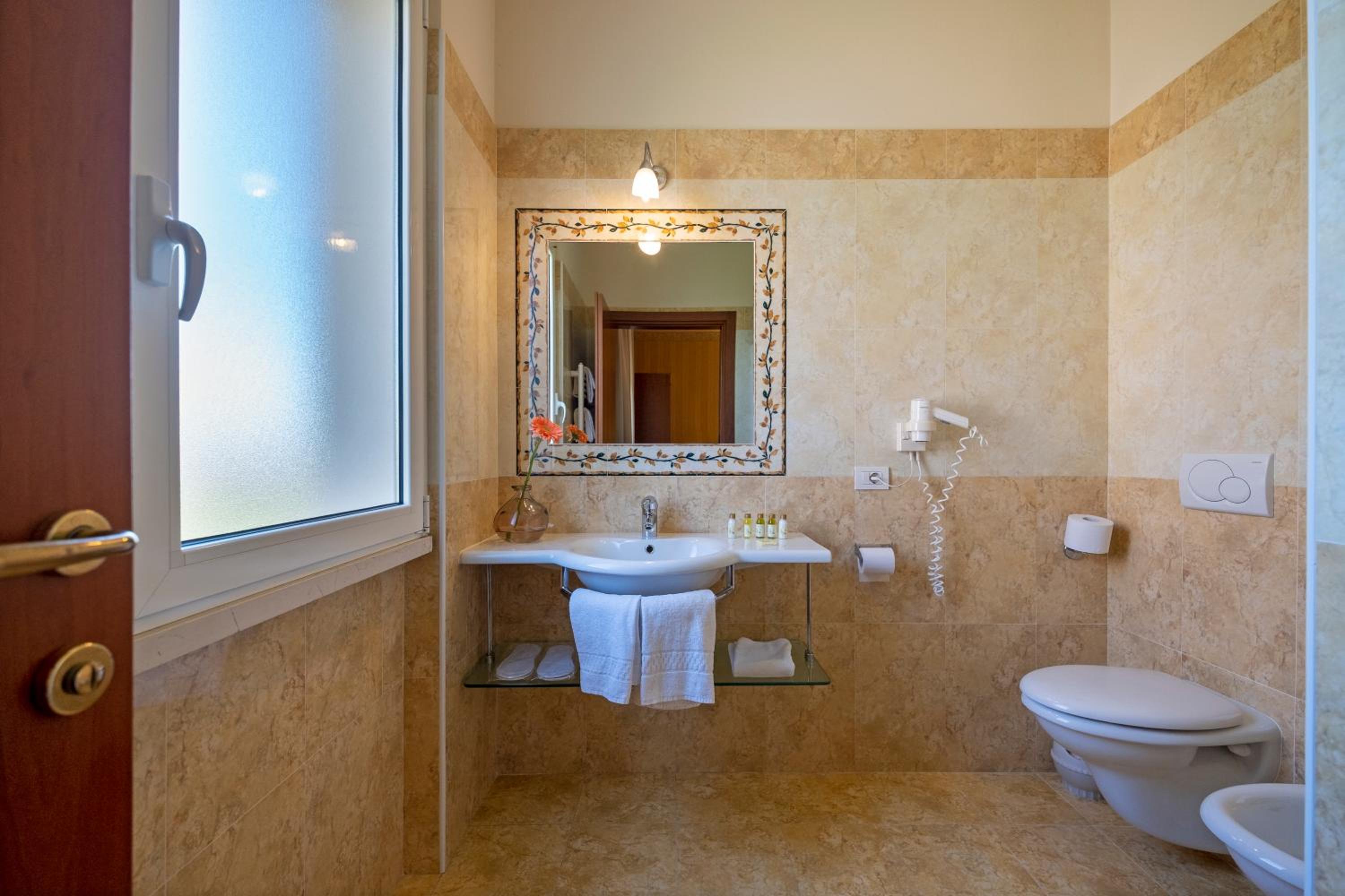 Superior Double Room with Balcony or Terrace photo 2