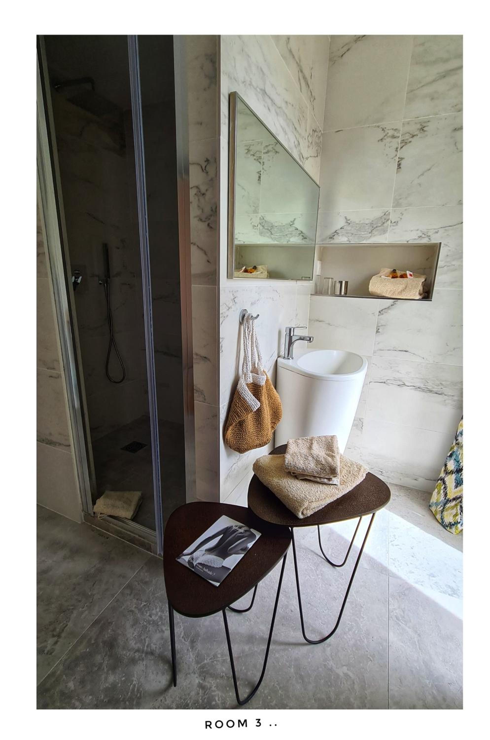 Suite with Balcony - Photo 3