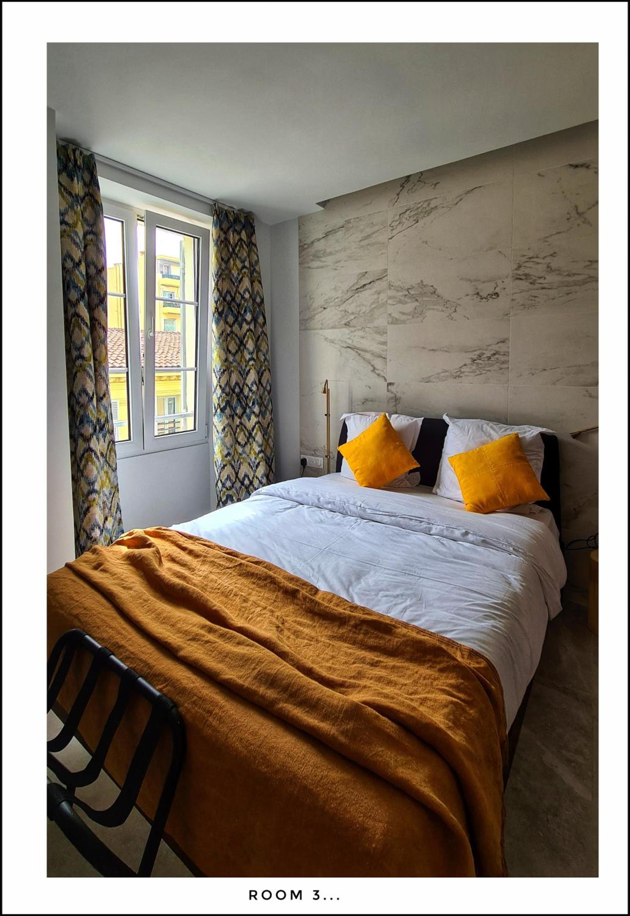 Suite with Balcony - Photo 8