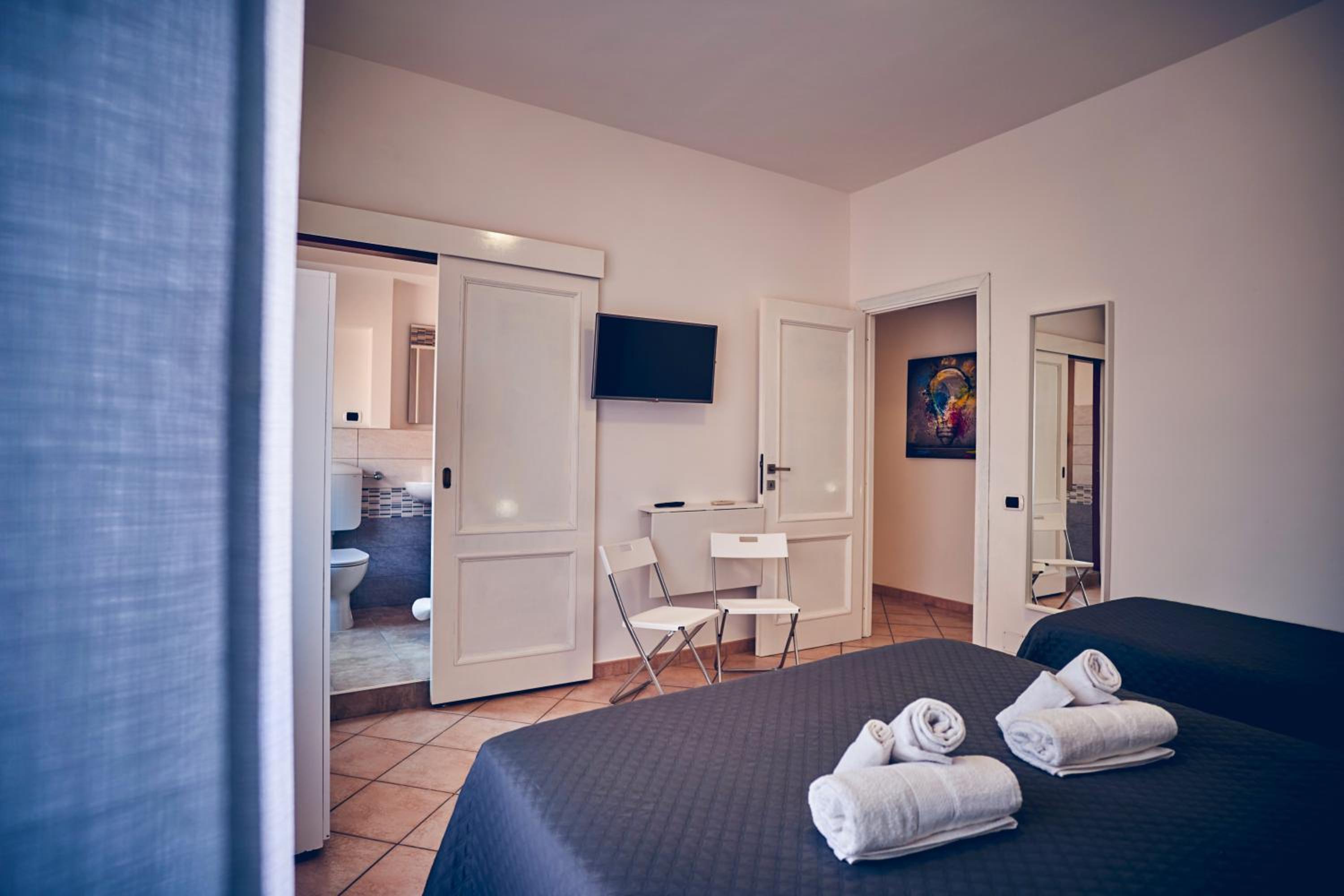 Triple Room - Photo 7