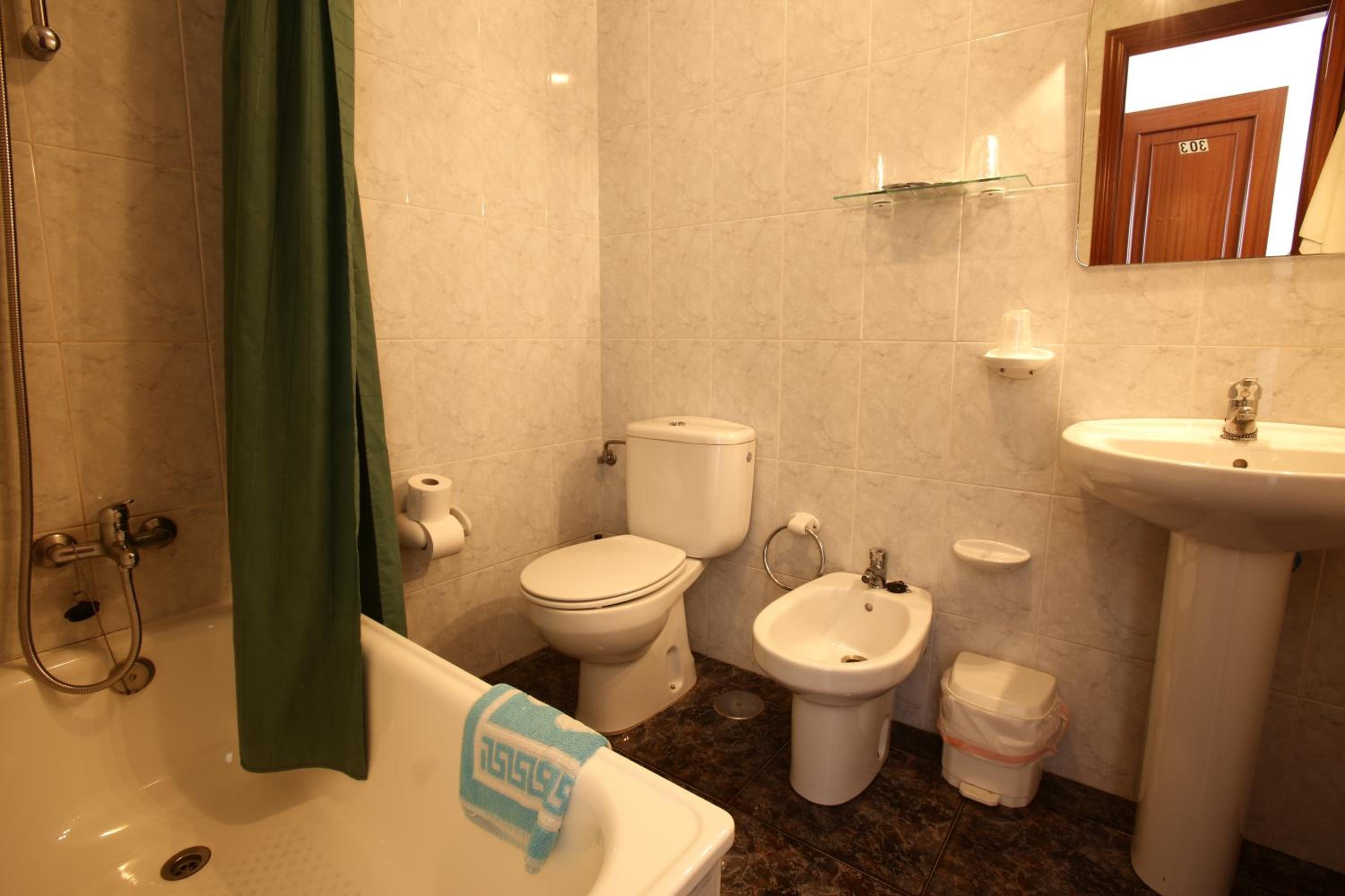 Triple Room (2 Adults + 1 Child) photo 2