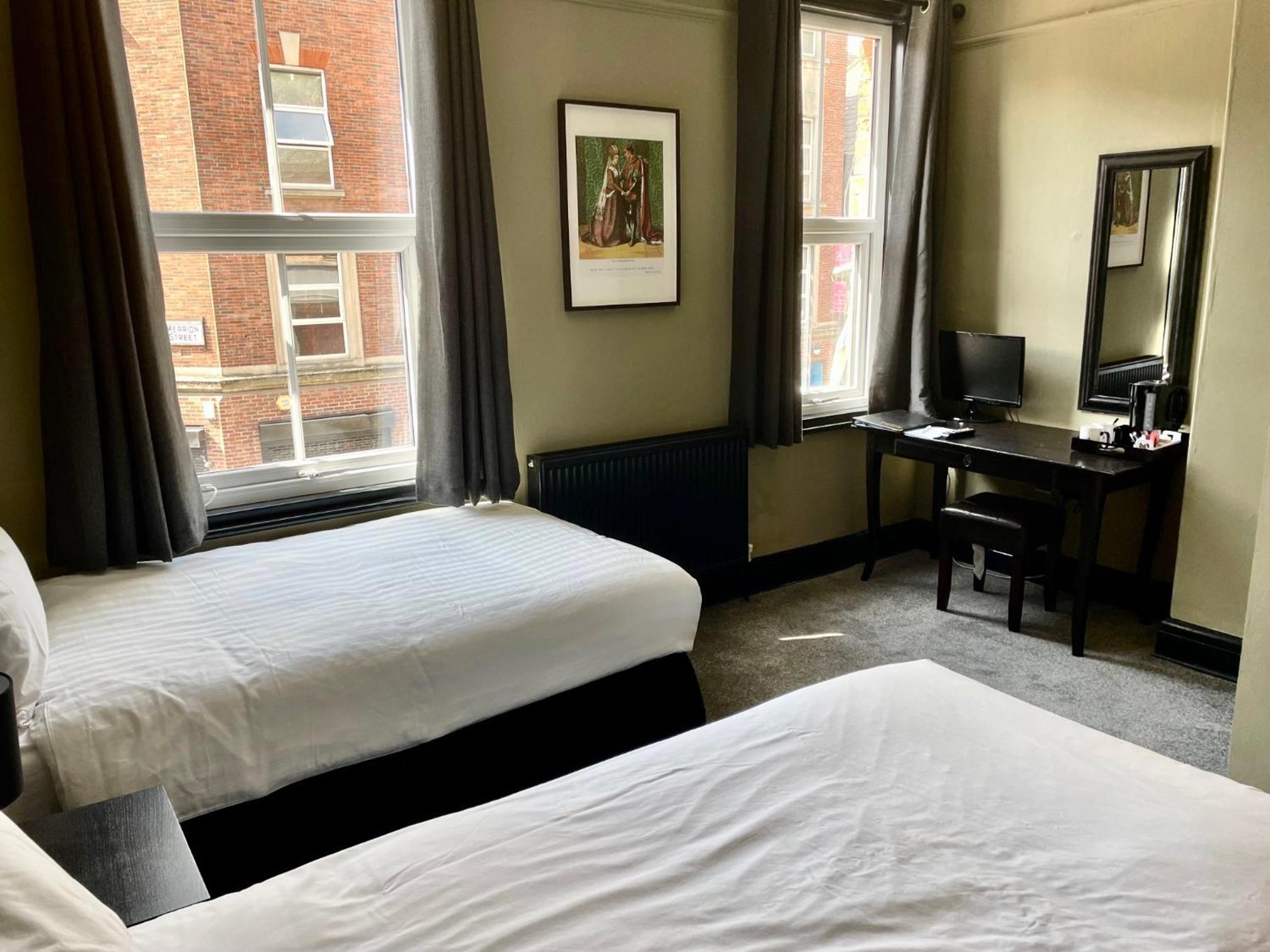 Twin Room - Photo 3