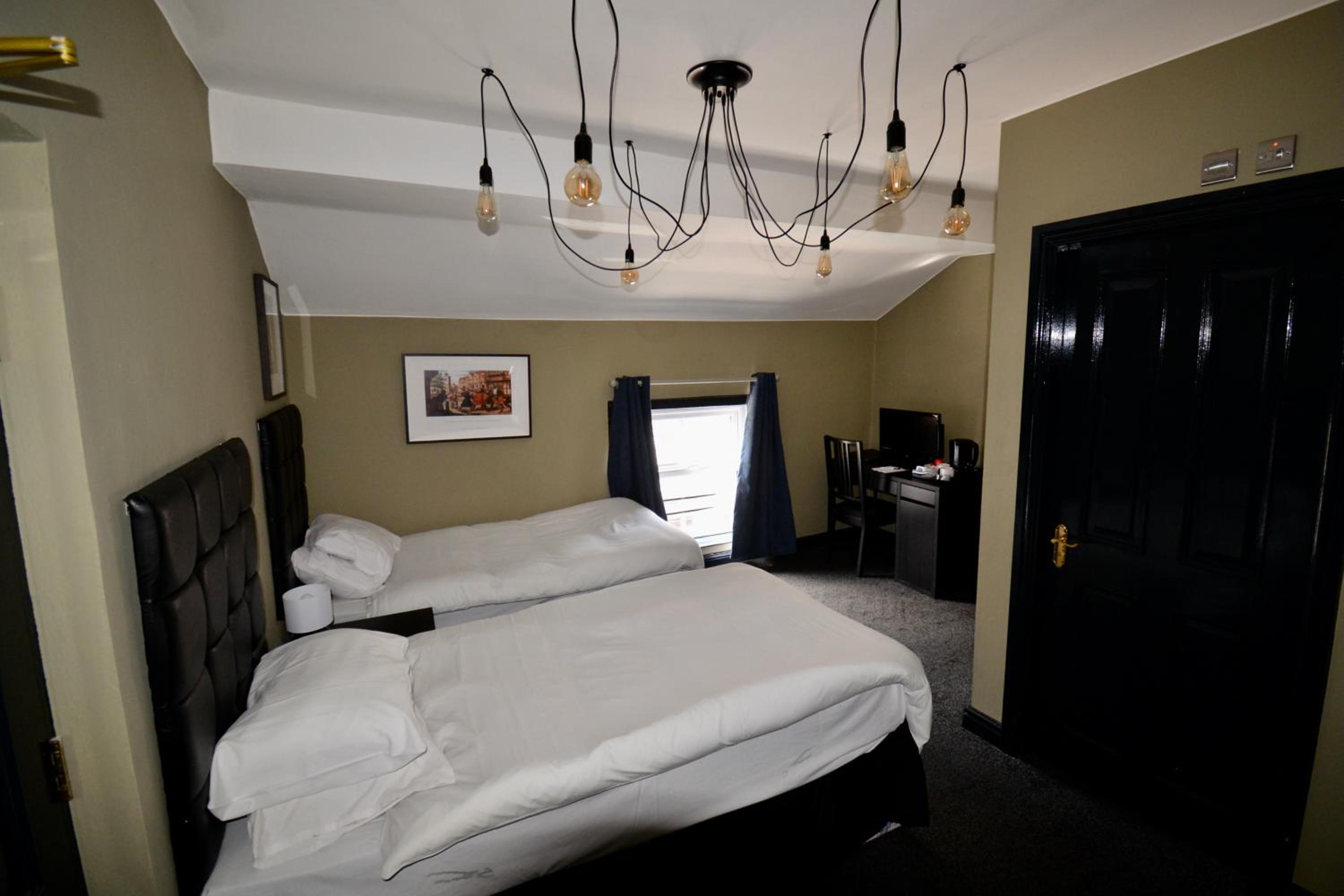 Twin Room - Photo 4