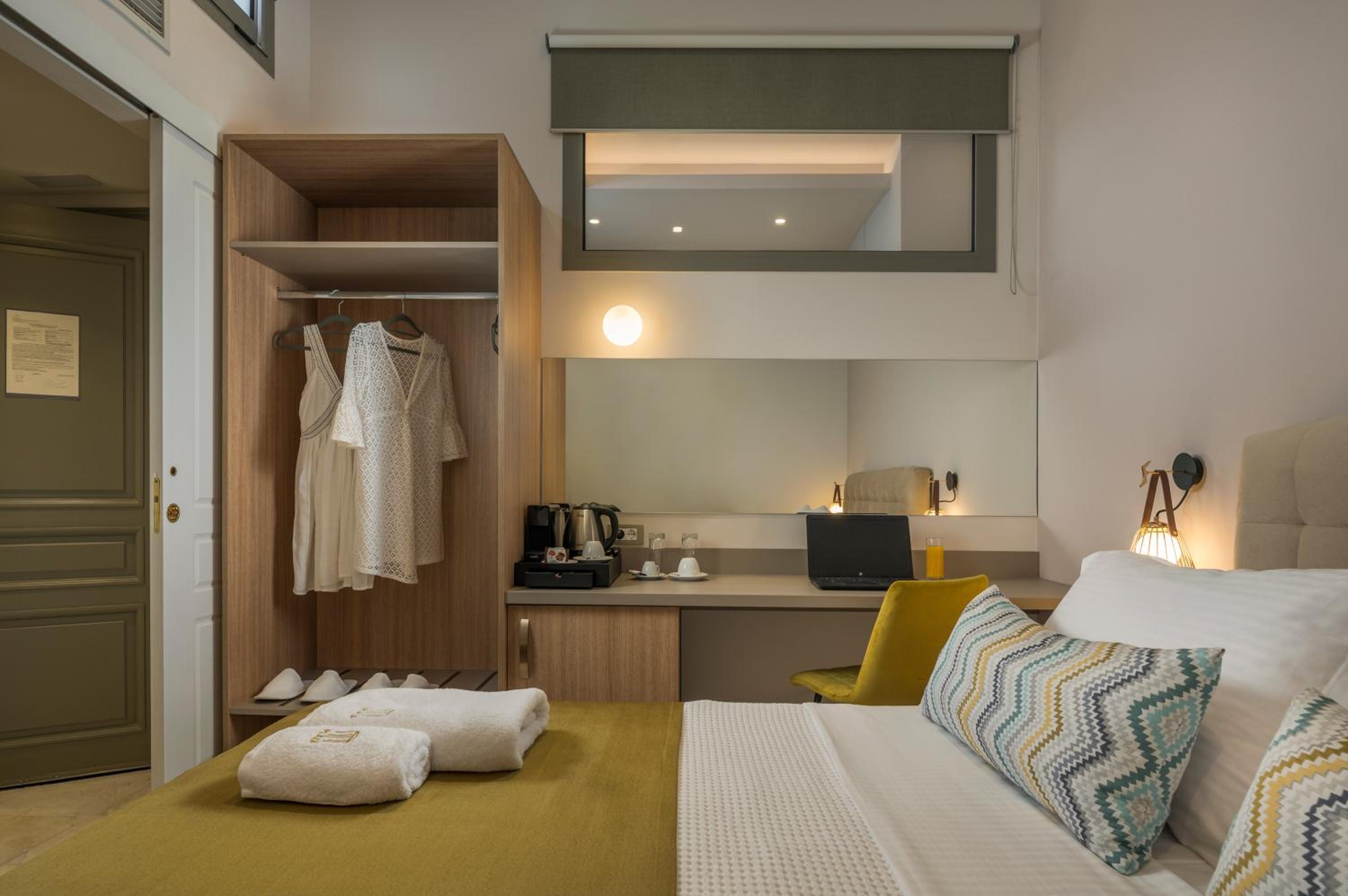 Two-Bedroom Suite with Internal View - Photo 16