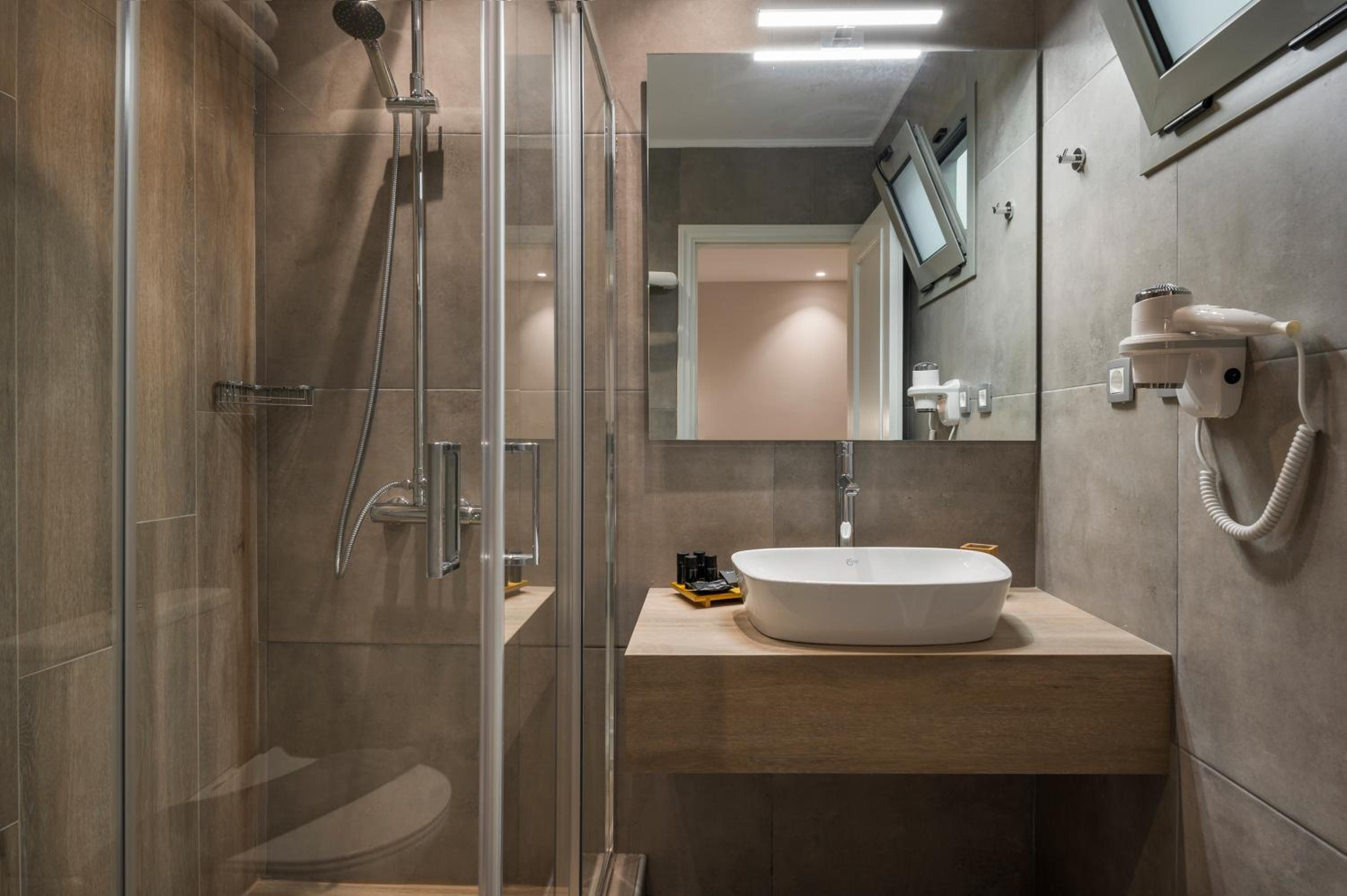 Two-Bedroom Suite with Internal View - Photo 9