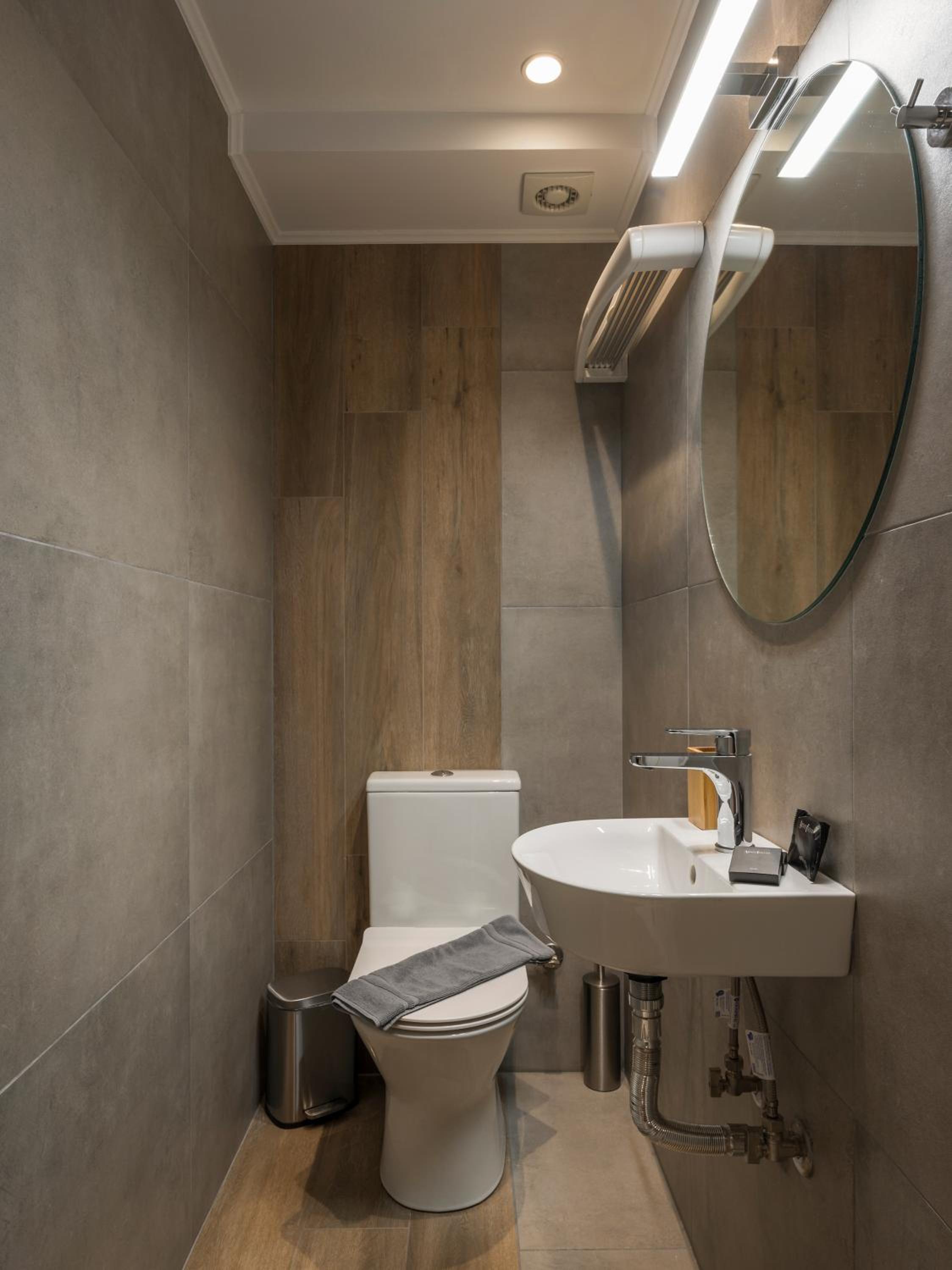 Two-Bedroom Suite with Internal View - Photo 15
