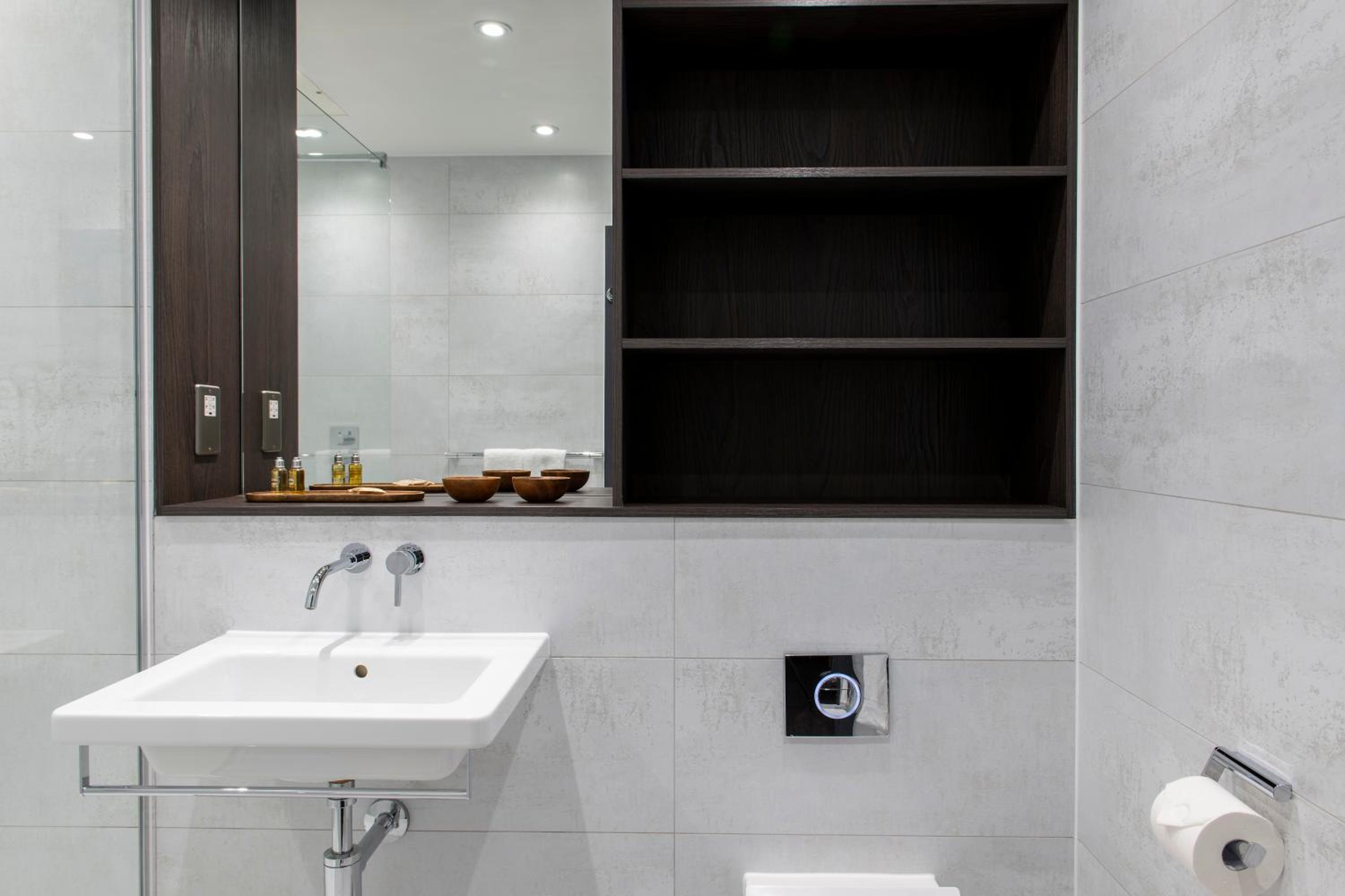 Large Studio Apartment thumbnail 6