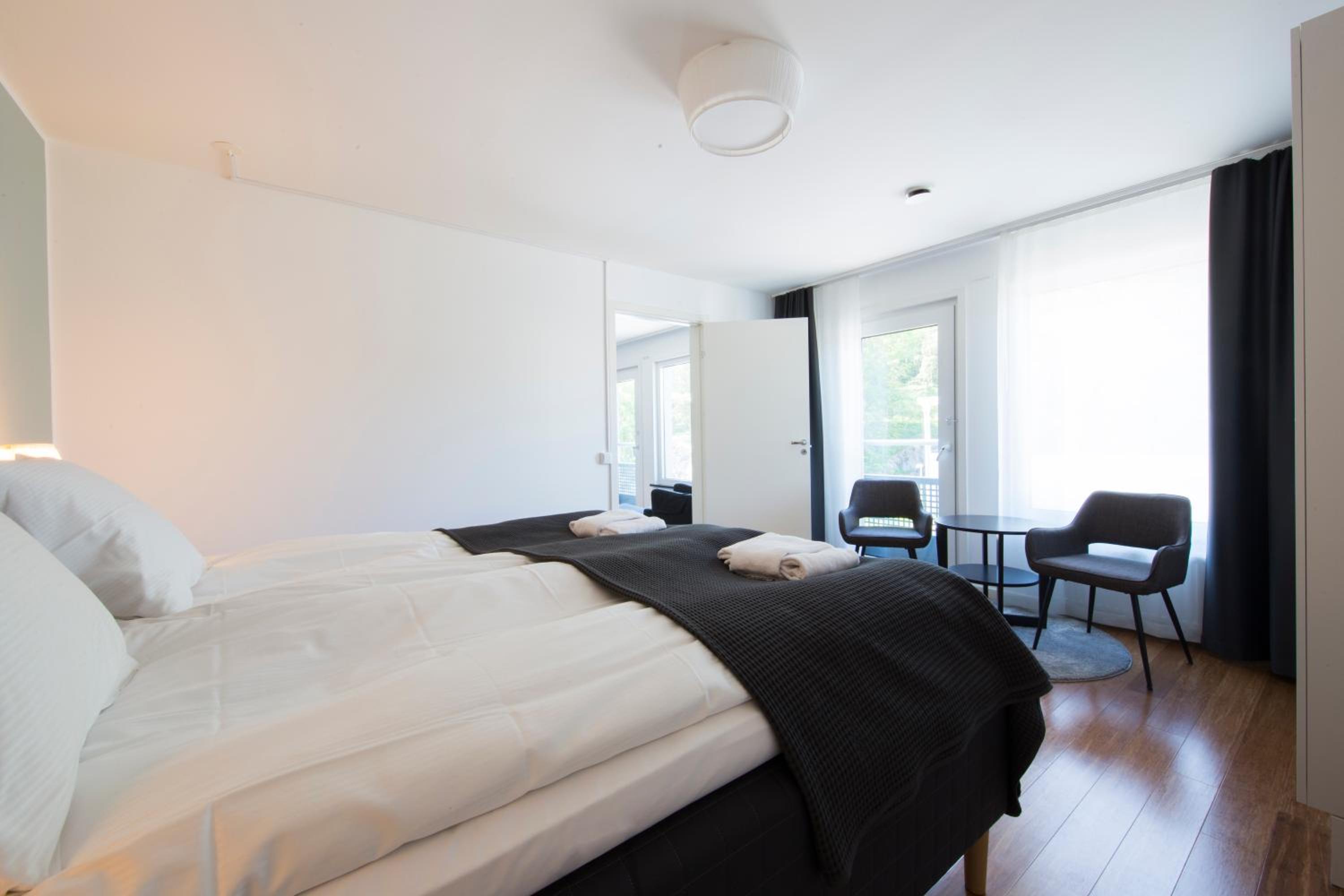 One-Bedroom Apartment - Photo 7