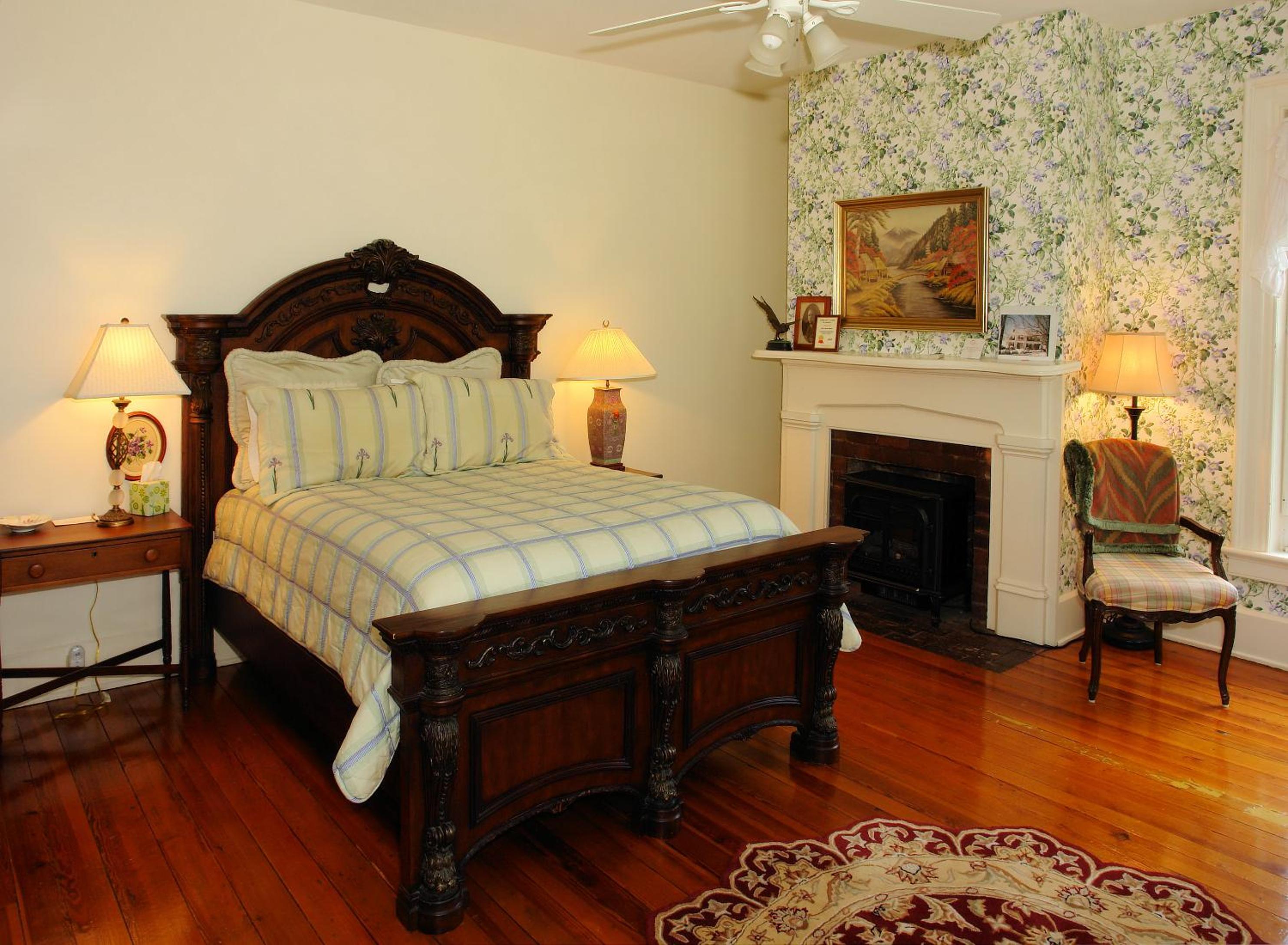 Deluxe Queen Room