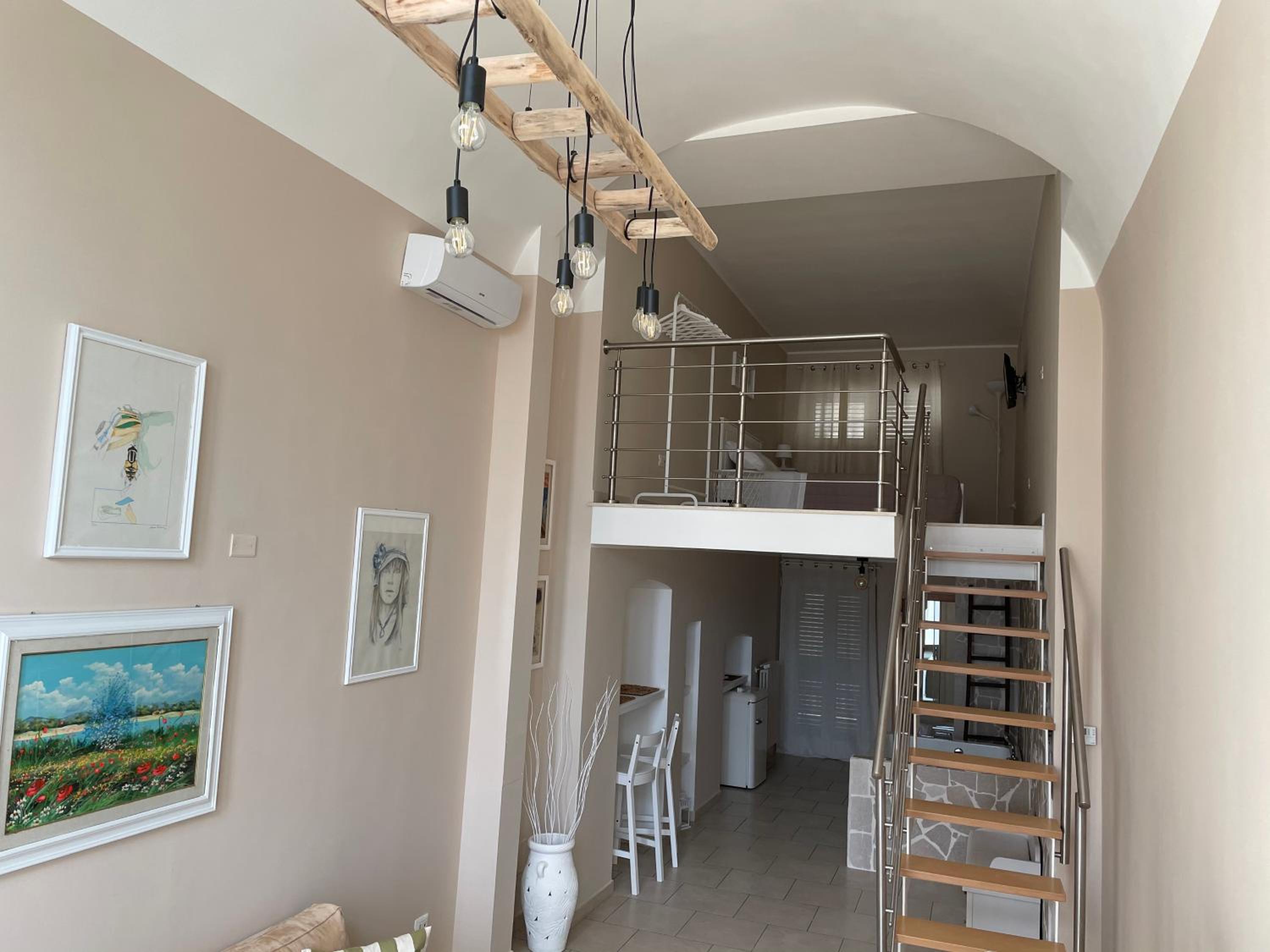 One-Bedroom House - Photo 16