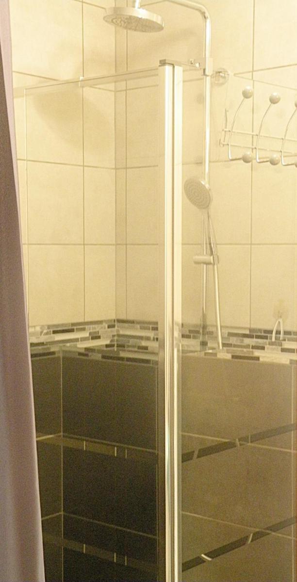 Family Room with Private Bathroom photo 2