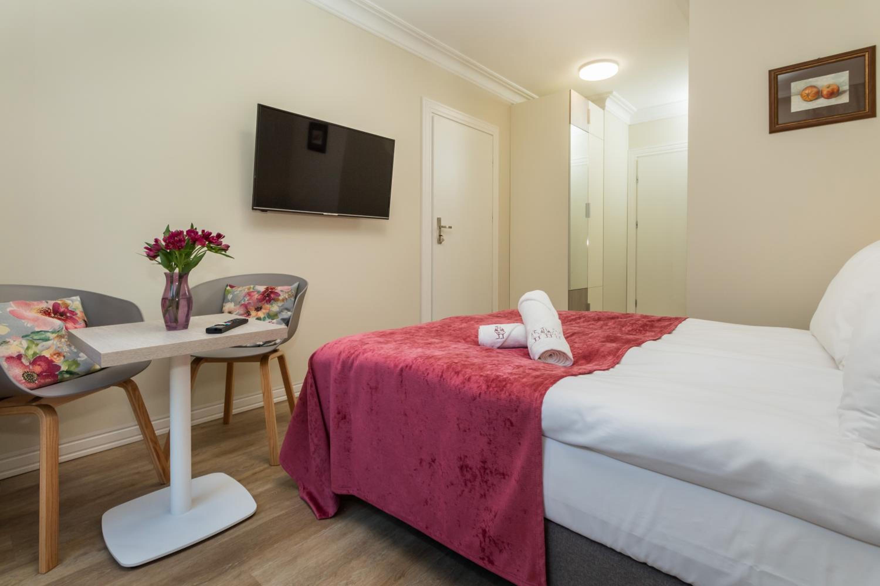 Double Room with Private Bathroom photo 3