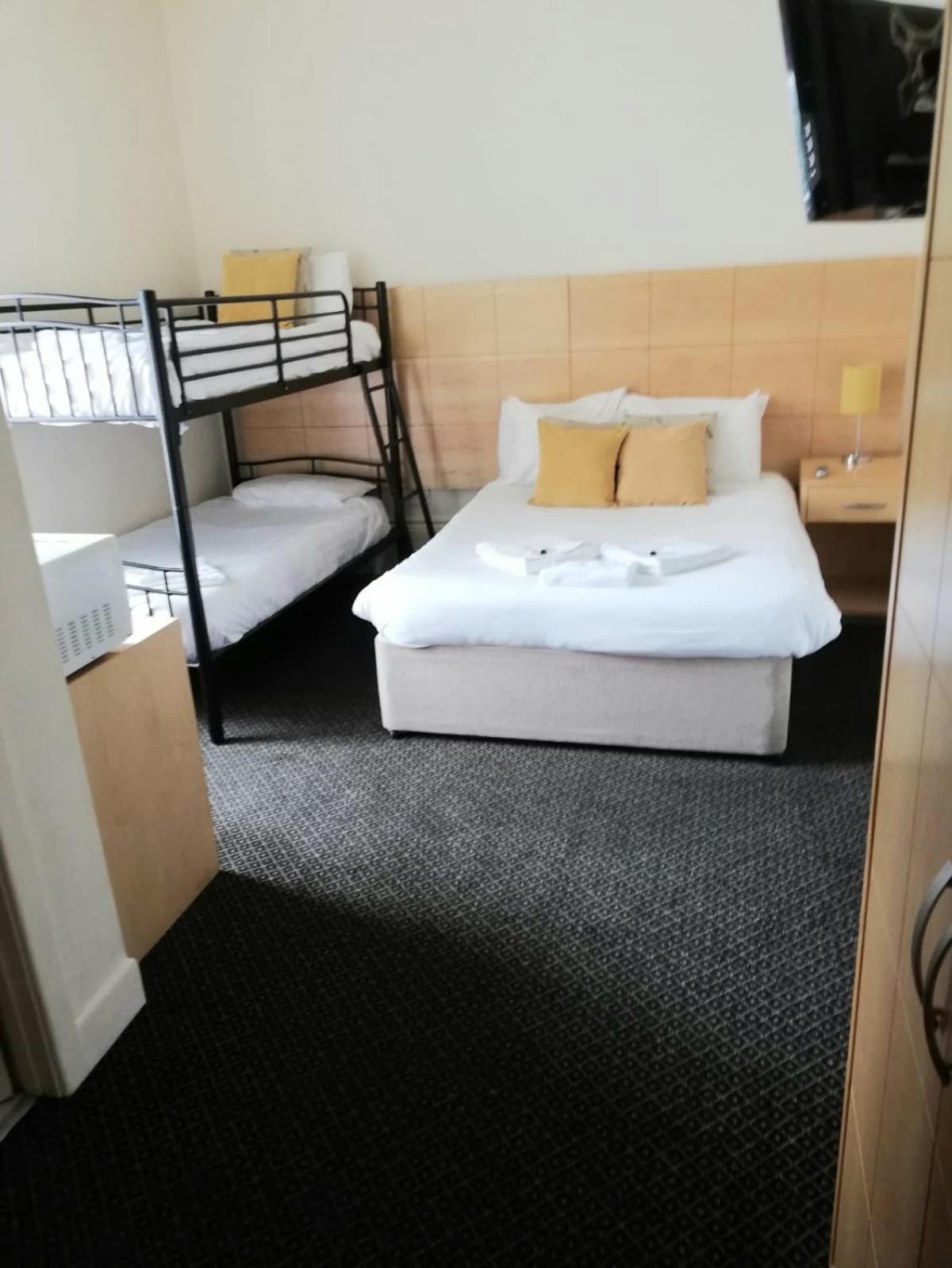 Standard Quadruple Room - Photo 7