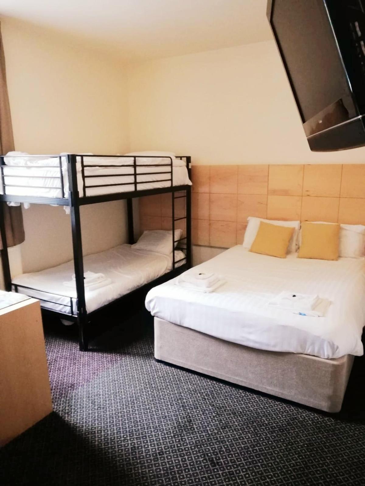 Standard Quadruple Room - Photo 6