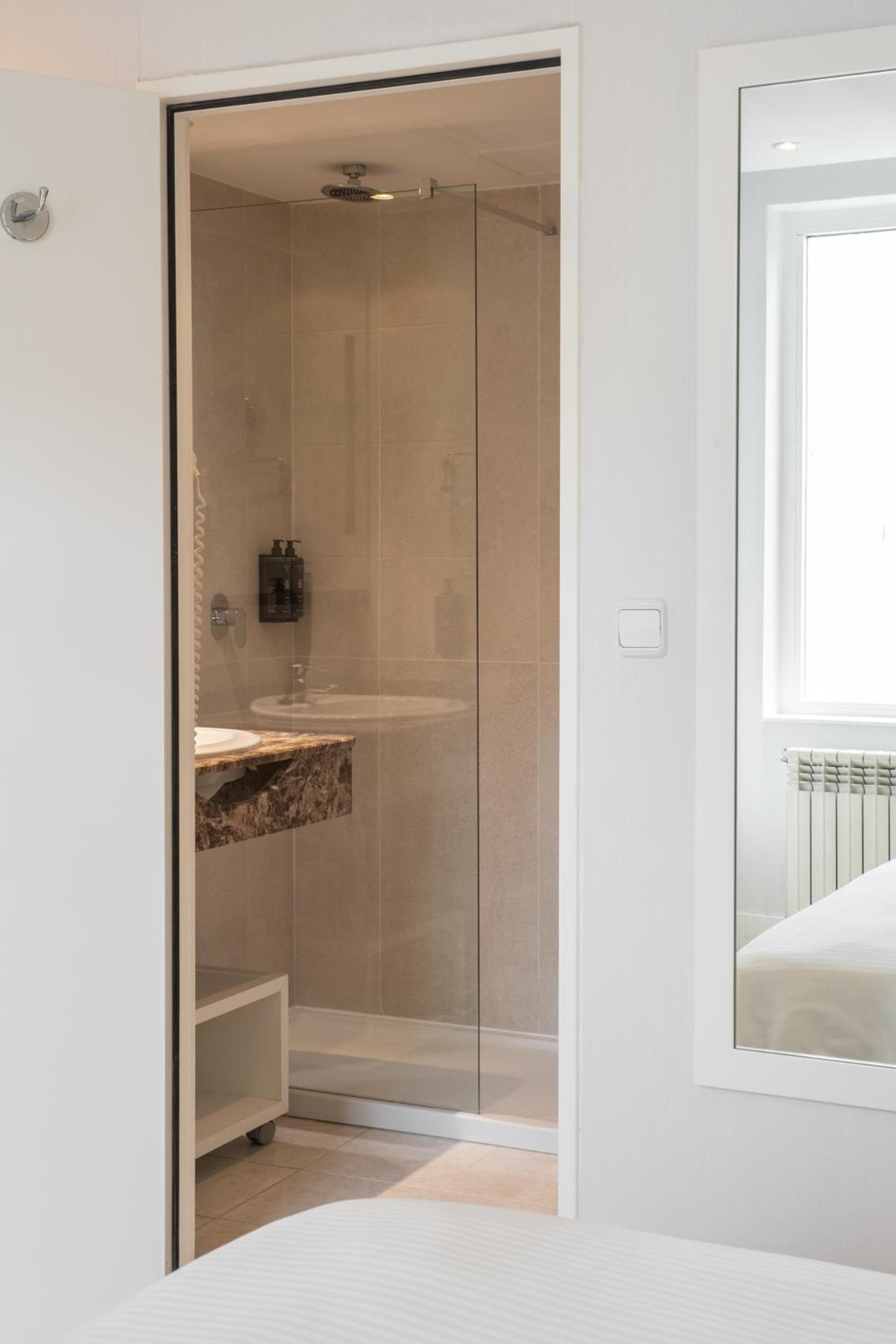 Twin Room - Photo 4