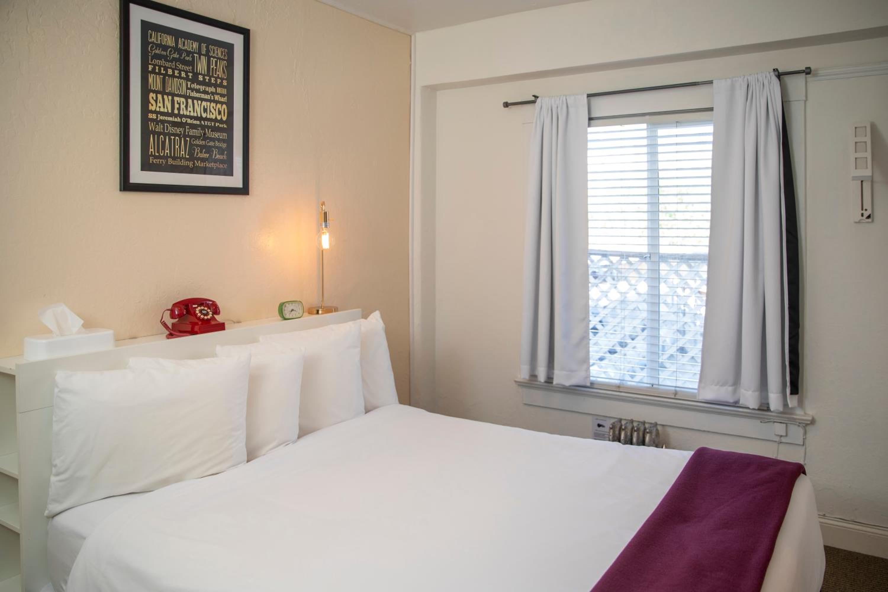 Queen Room - Photo 25