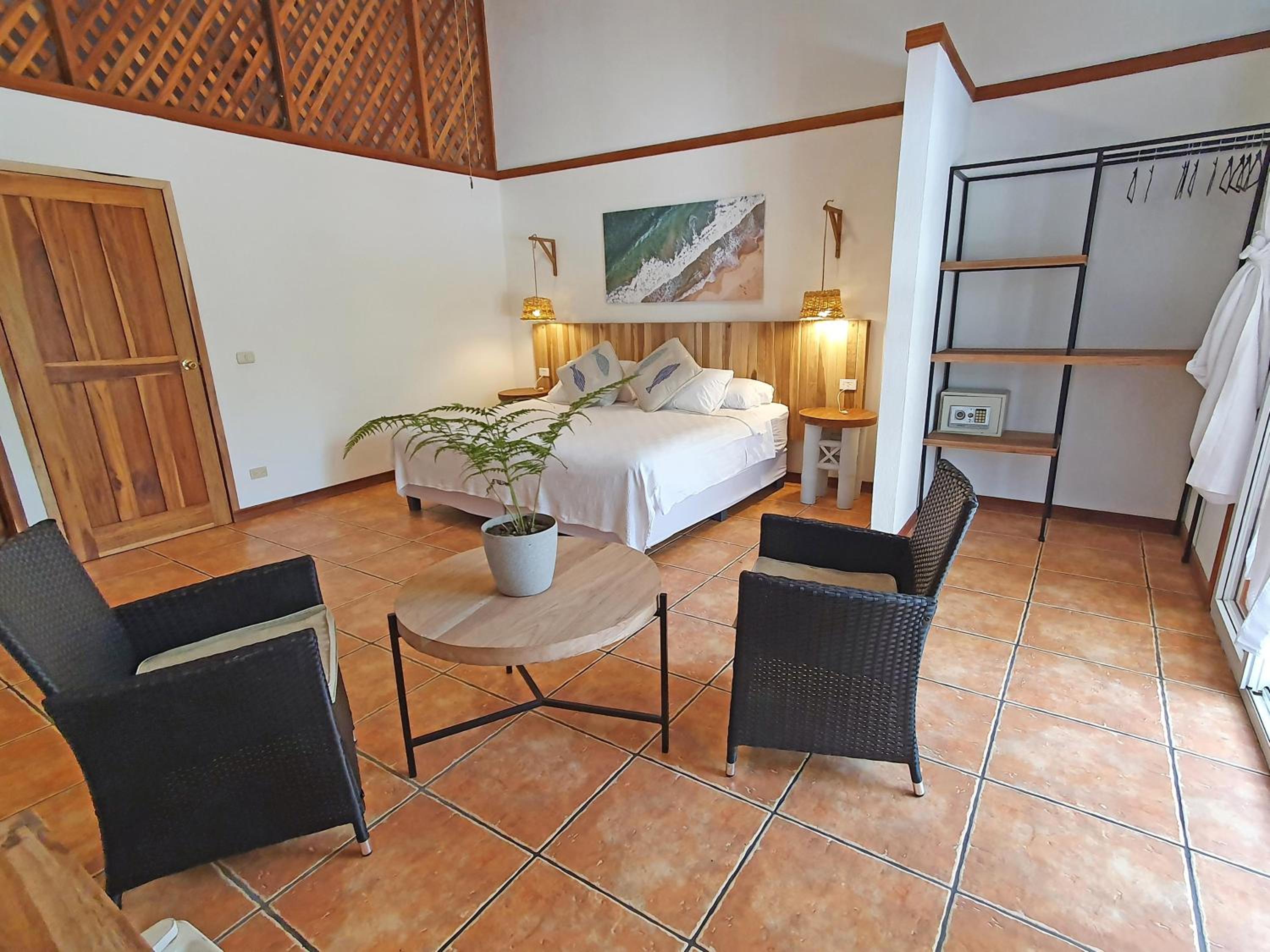 Beach Front Family Room photo 3