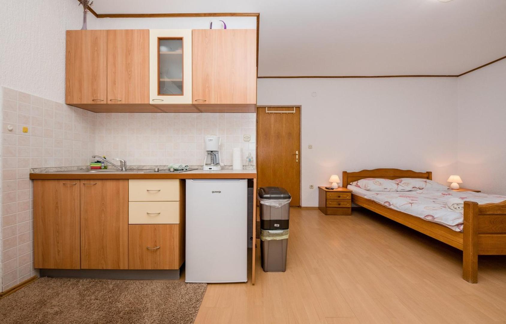 Studio Apartment photo 1