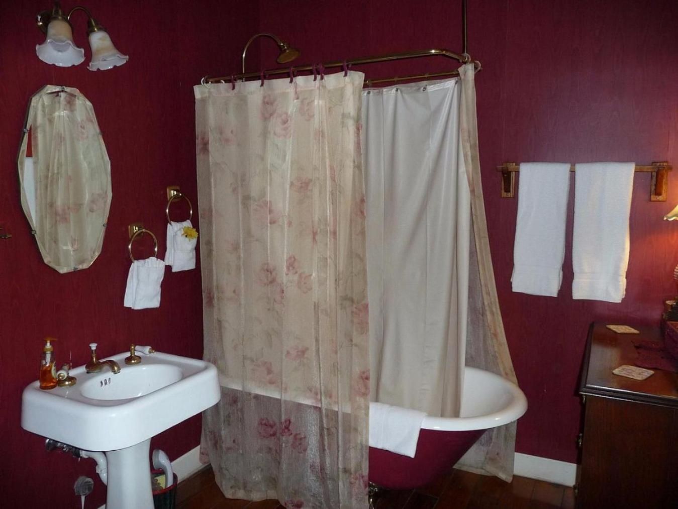 Twin Room with Private Bathroom photo 3