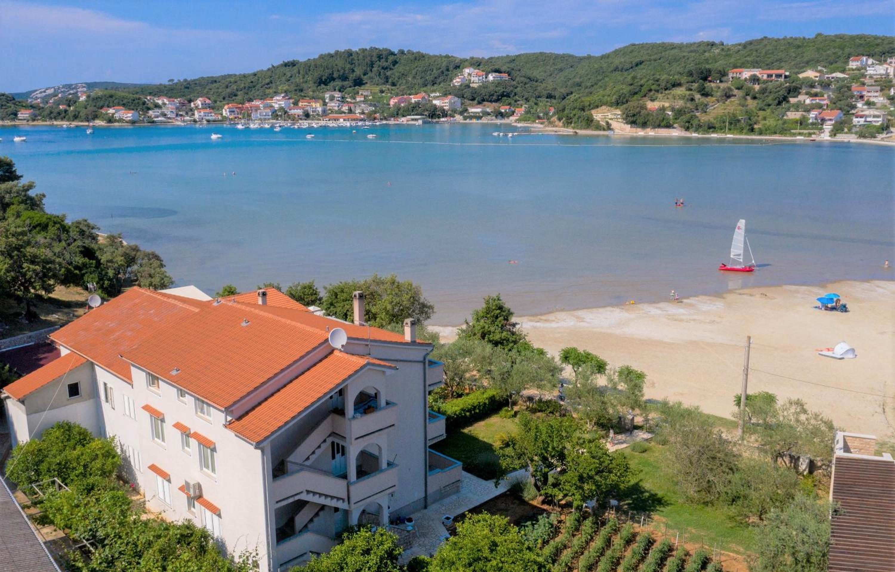 Deluxe Double Room with Shower photo 3