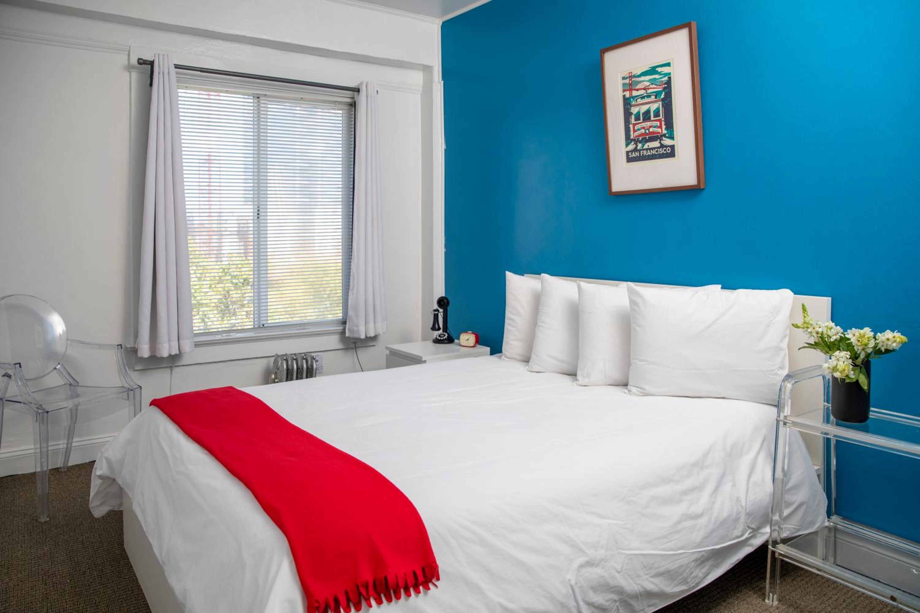Queen Room - Photo 29