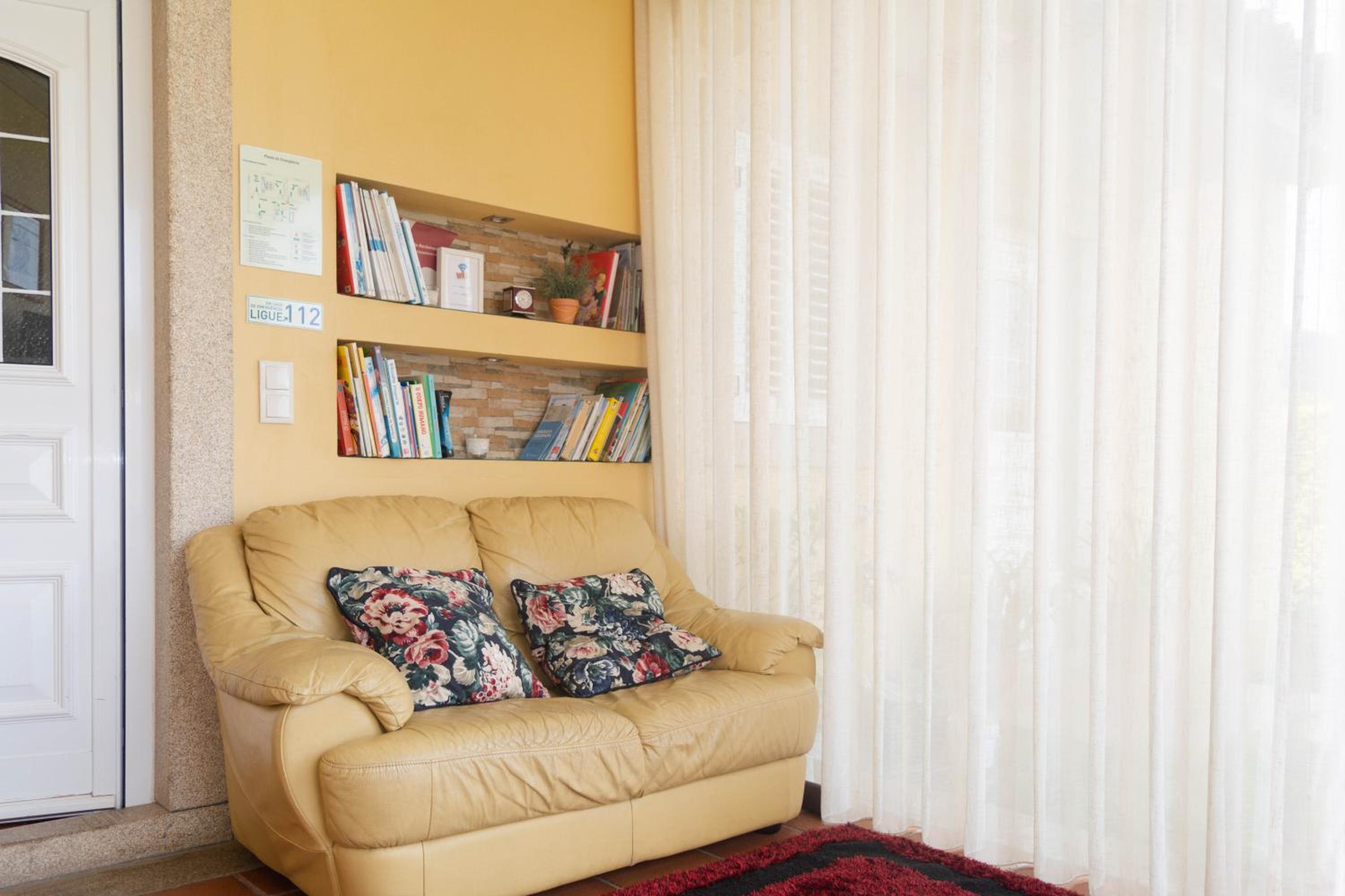 Two-Bedroom House - Photo 24