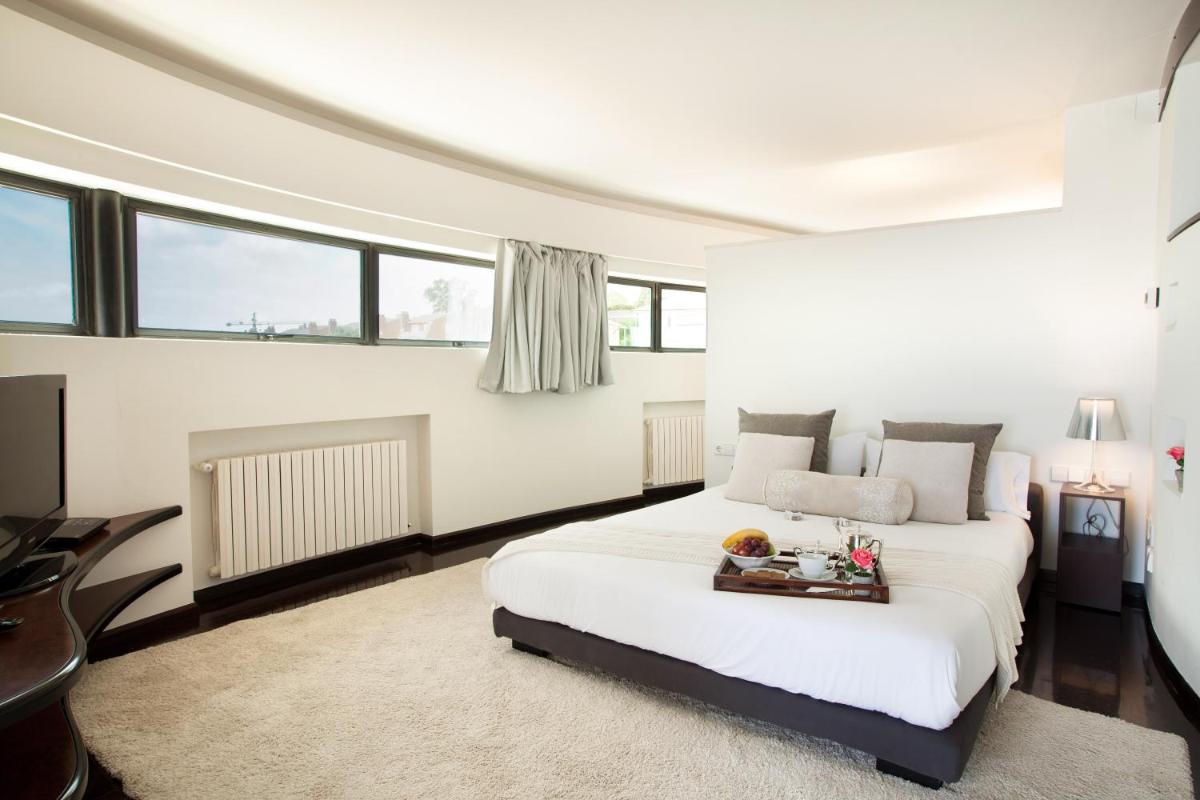 Five-Bedroom Villa photo 1