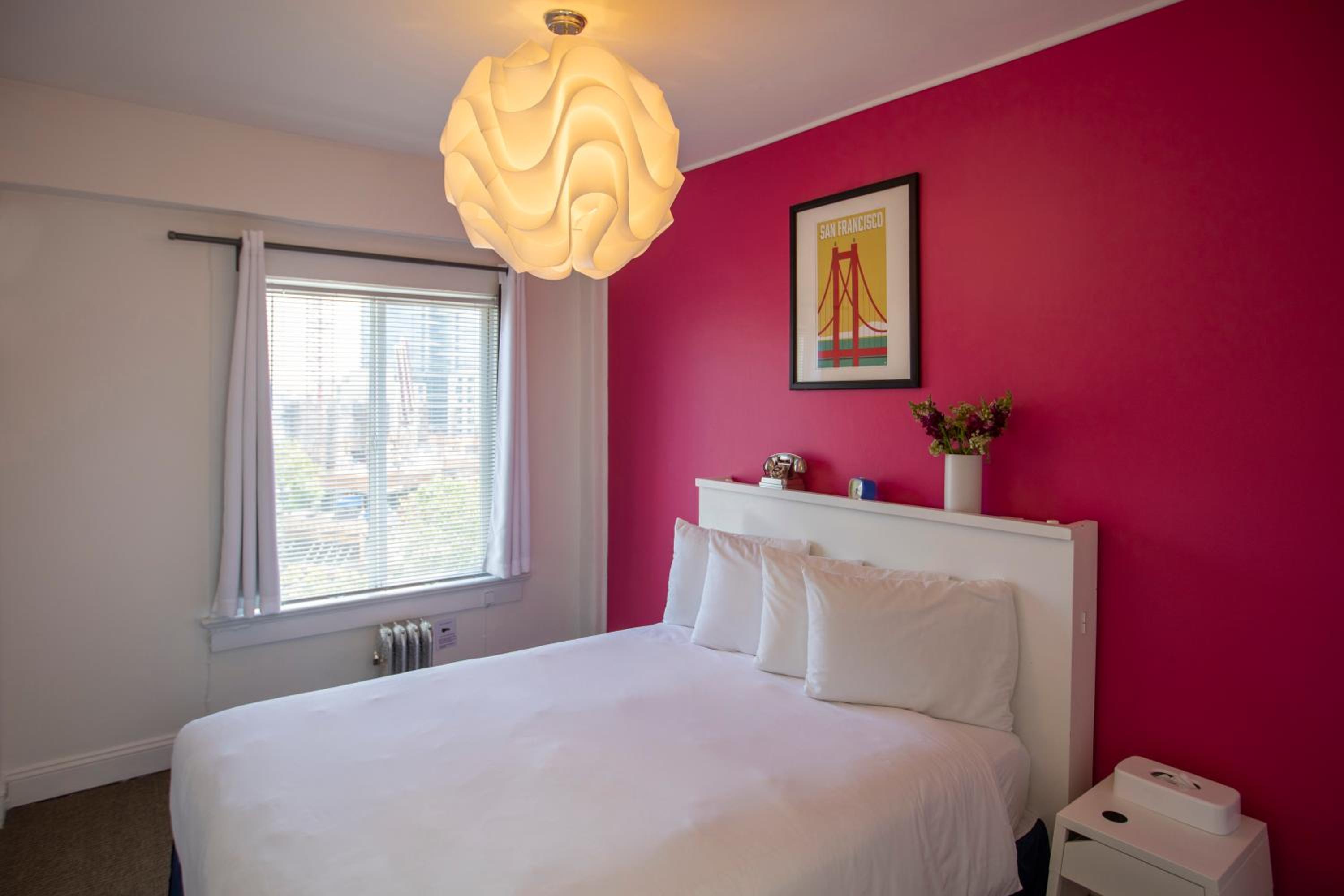 Queen Room - Photo 32