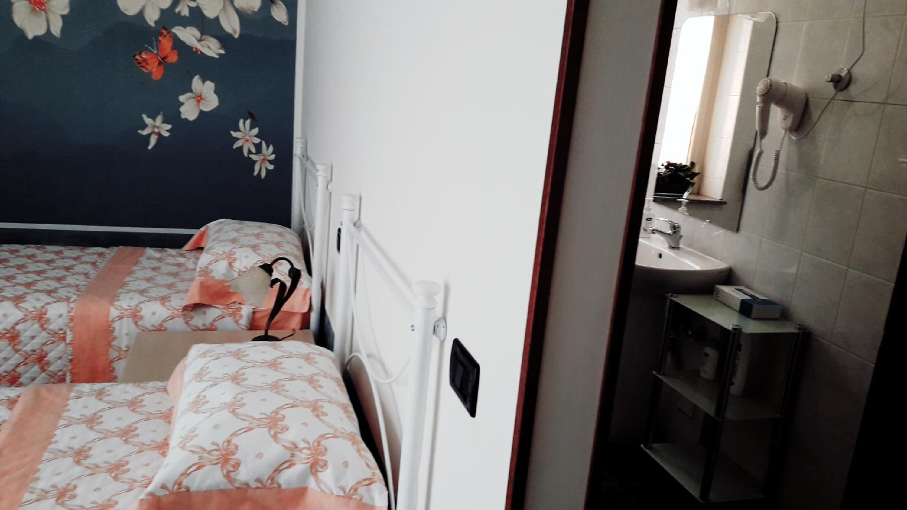Double or Twin Room with Terrace - Photo 23