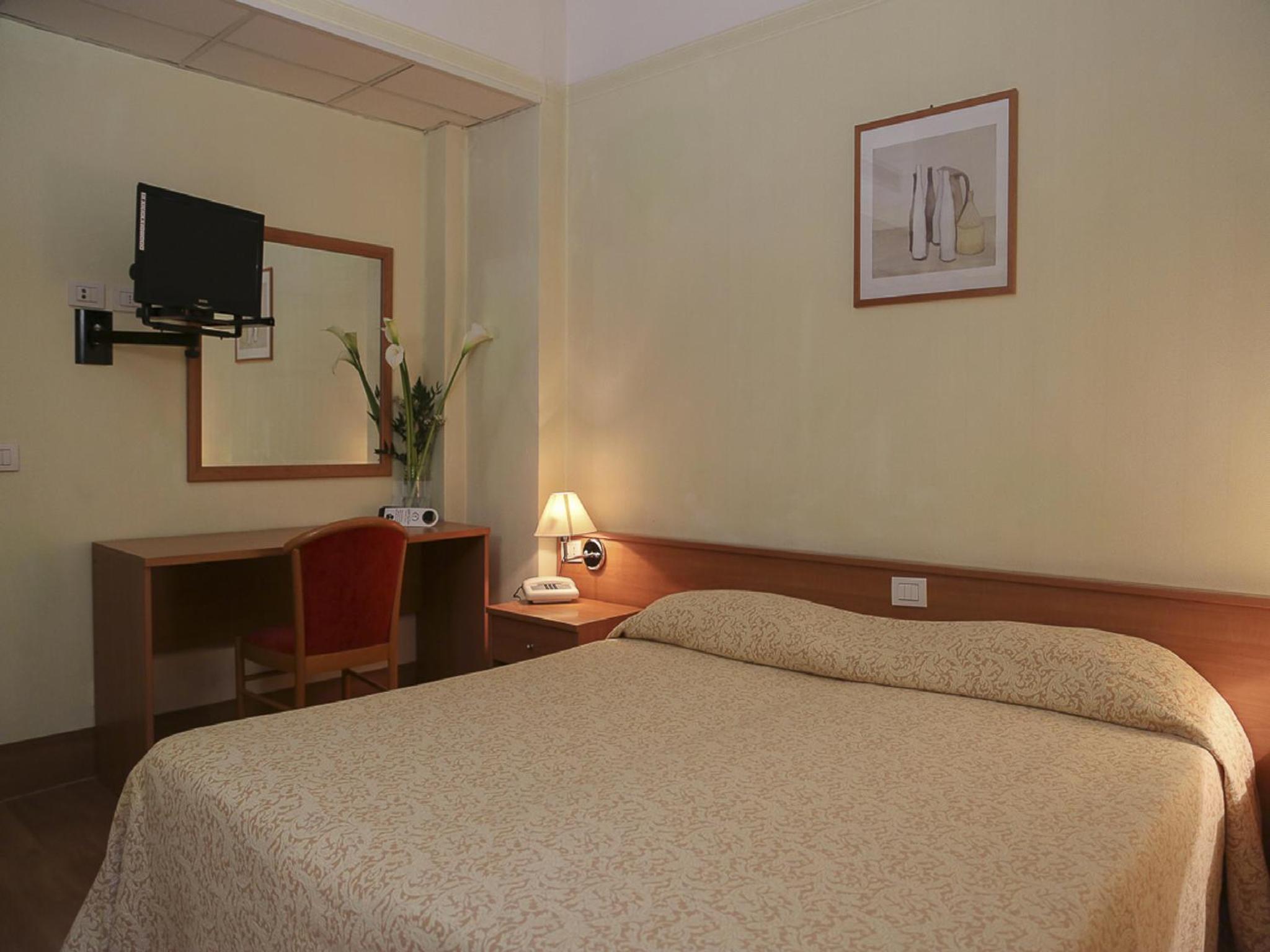 Standard Double Room - Photo 4