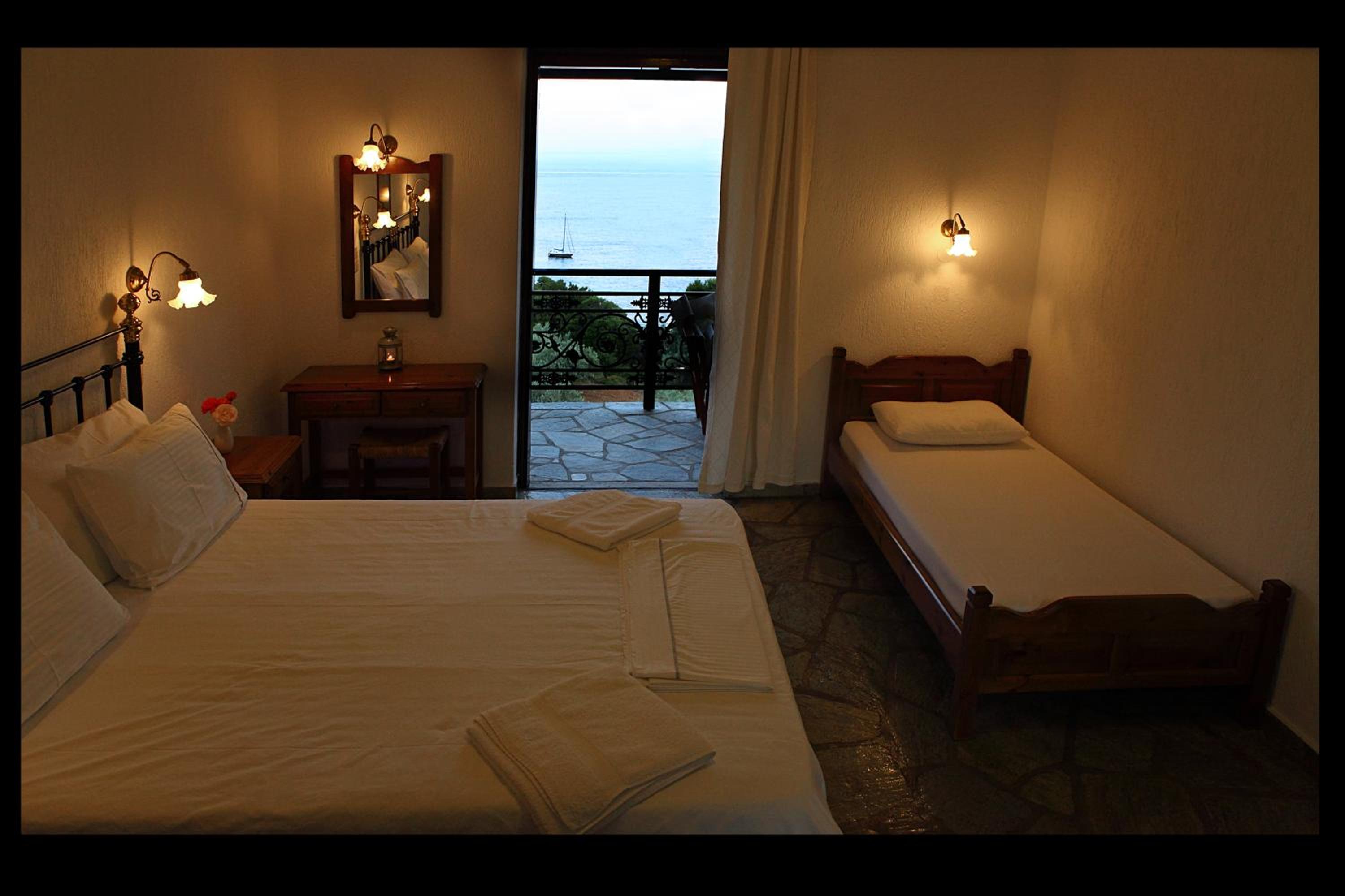 Economy Triple Room