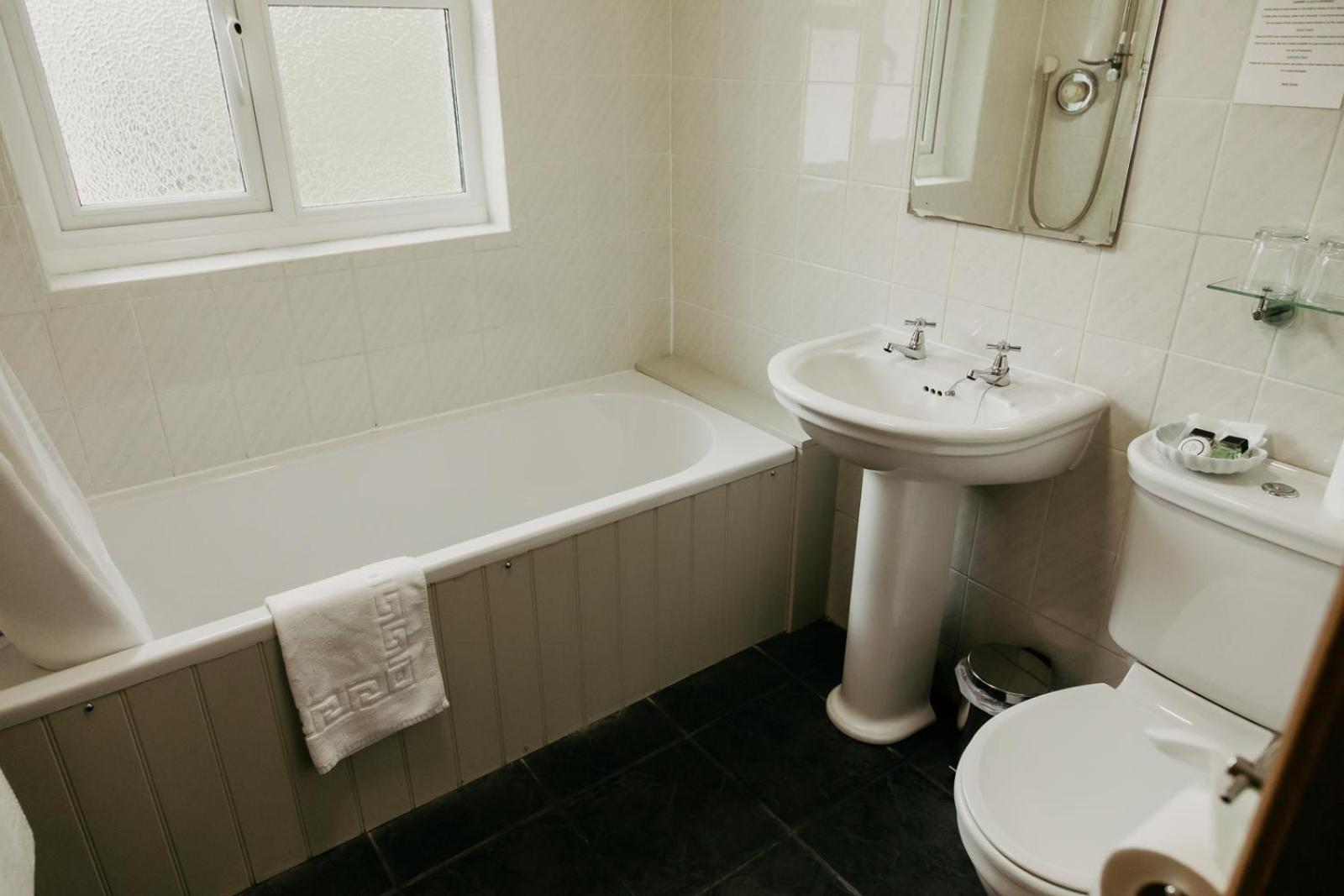 Double Room - Photo 15