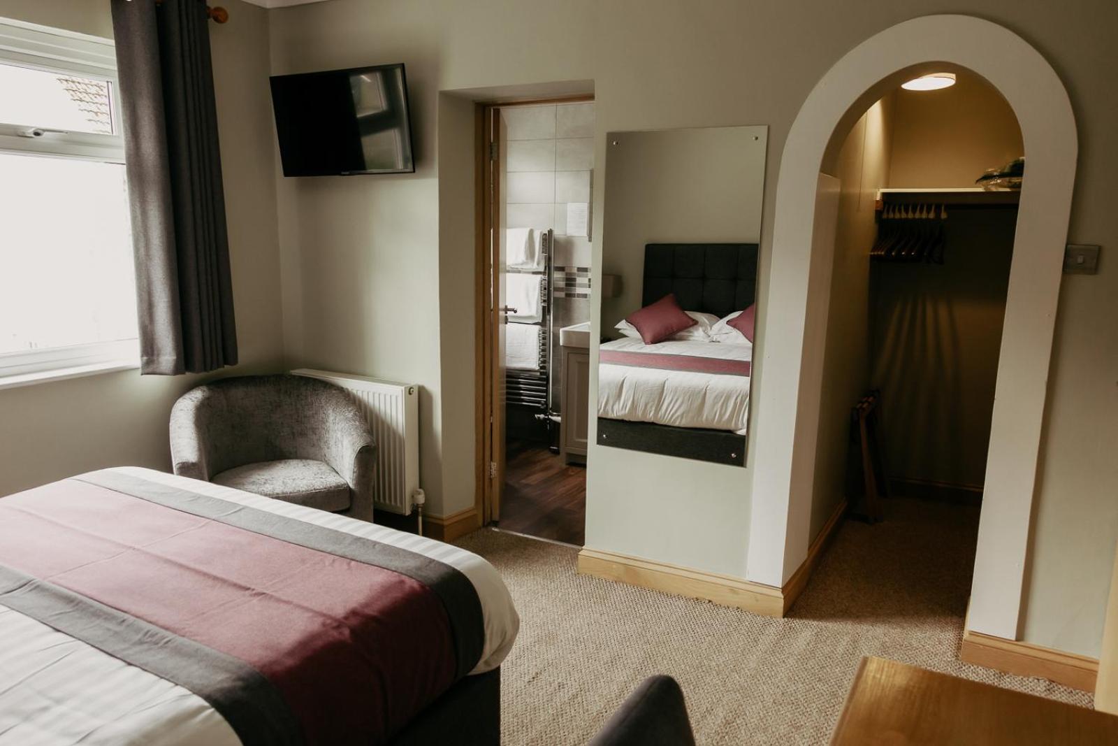 Double Room - Photo 7