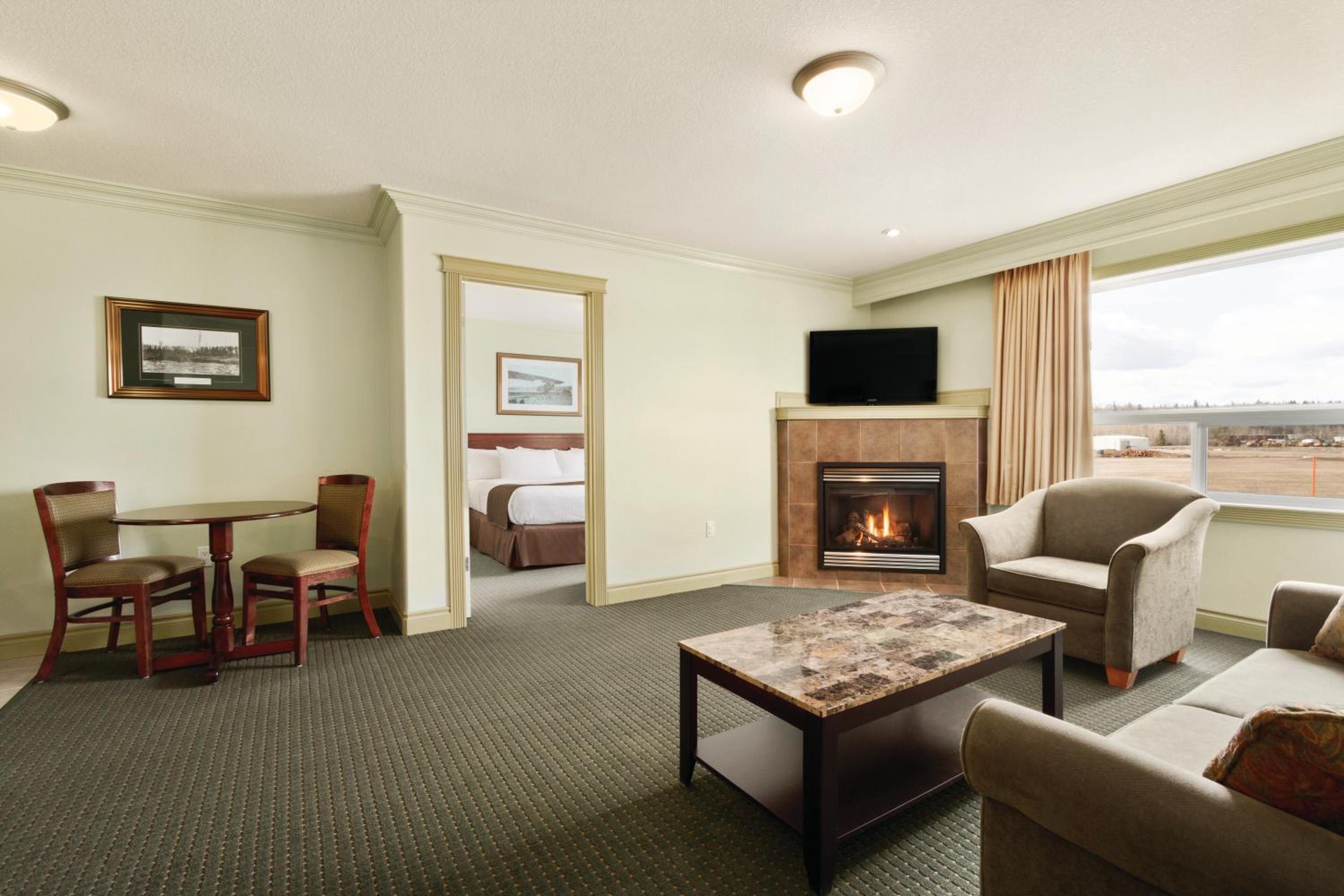 King Suite with Sofa Bed - Smoking photo 1