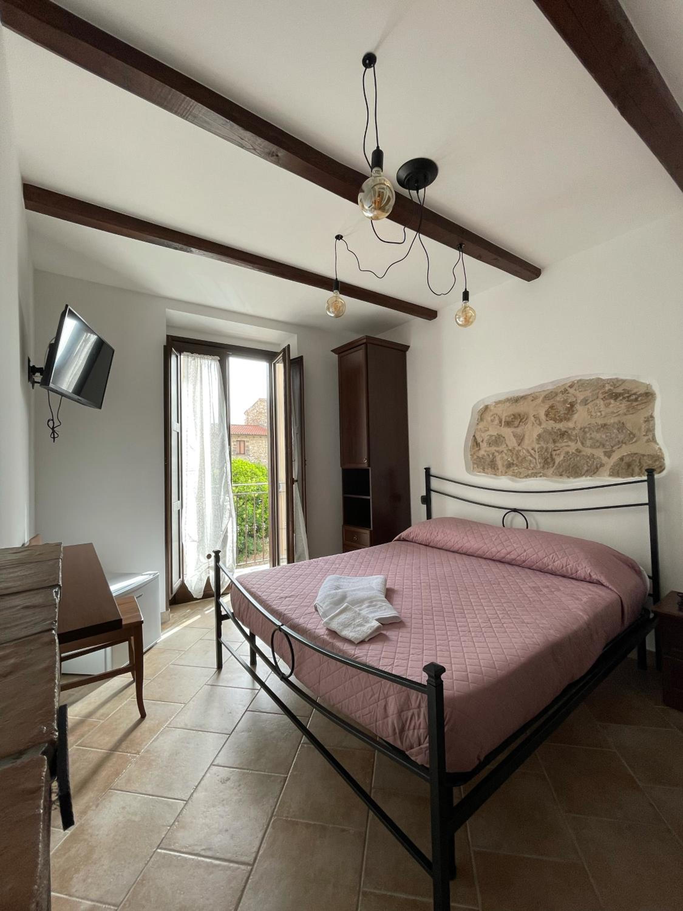 Standard Double Room - Photo 1