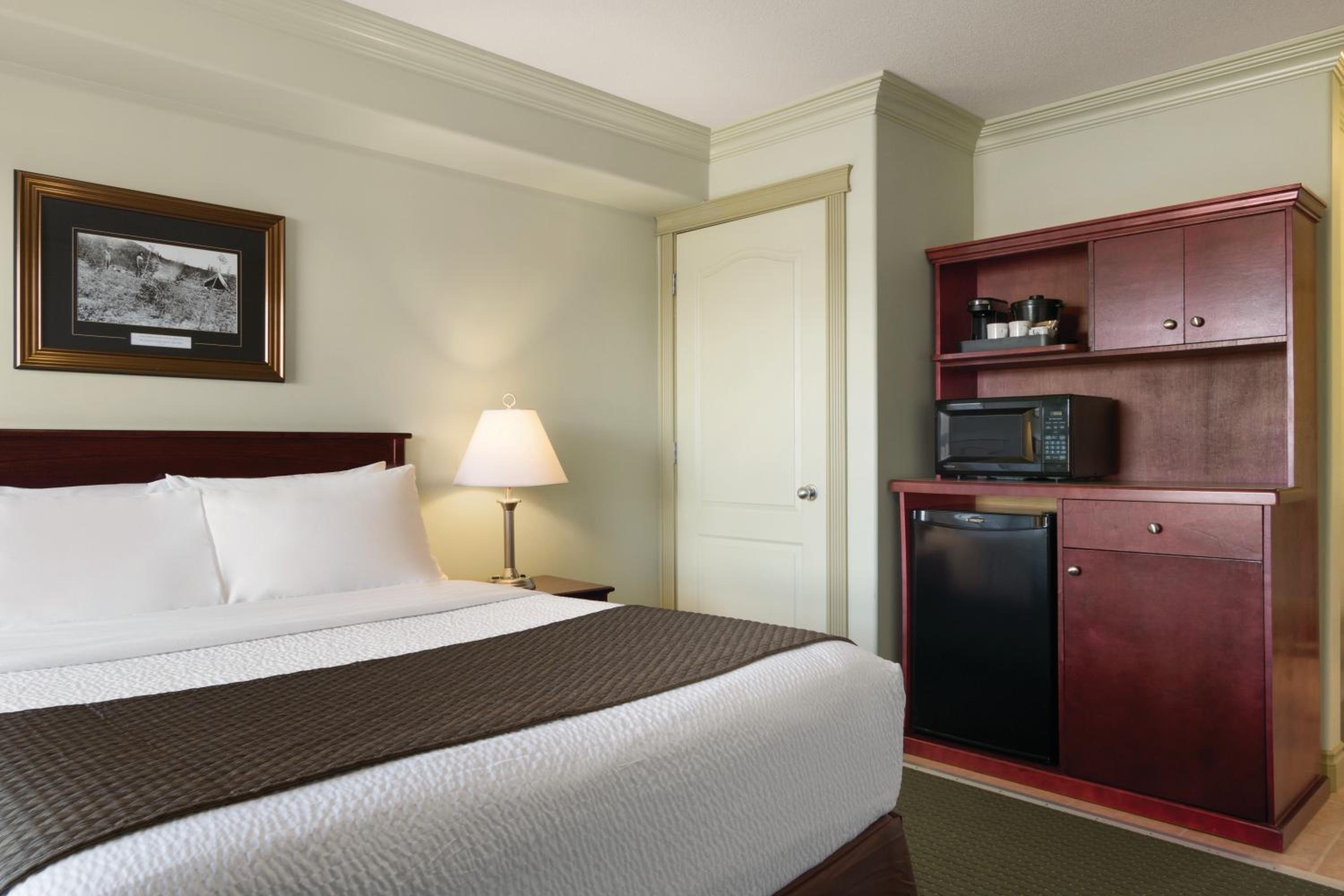 Queen Room - Accessible/Non Smoking photo 1