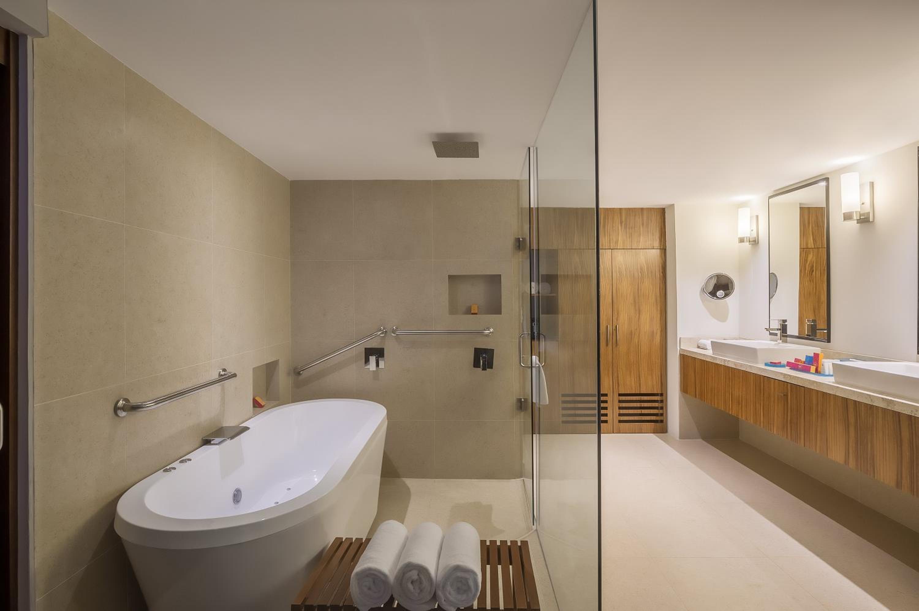 Premium Master Suite - Photo 9