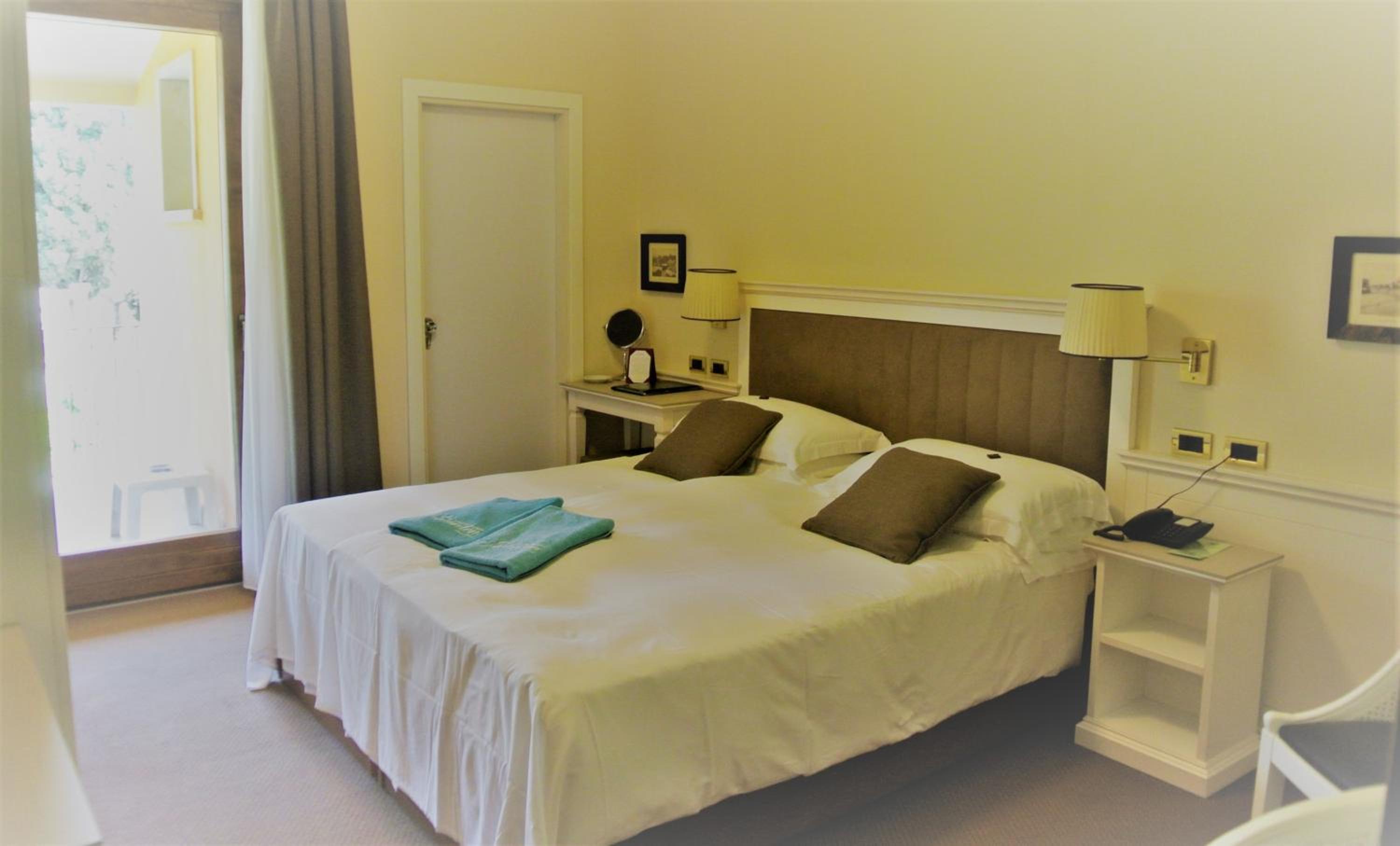 Double or Twin Room with Balcony - Photo 3