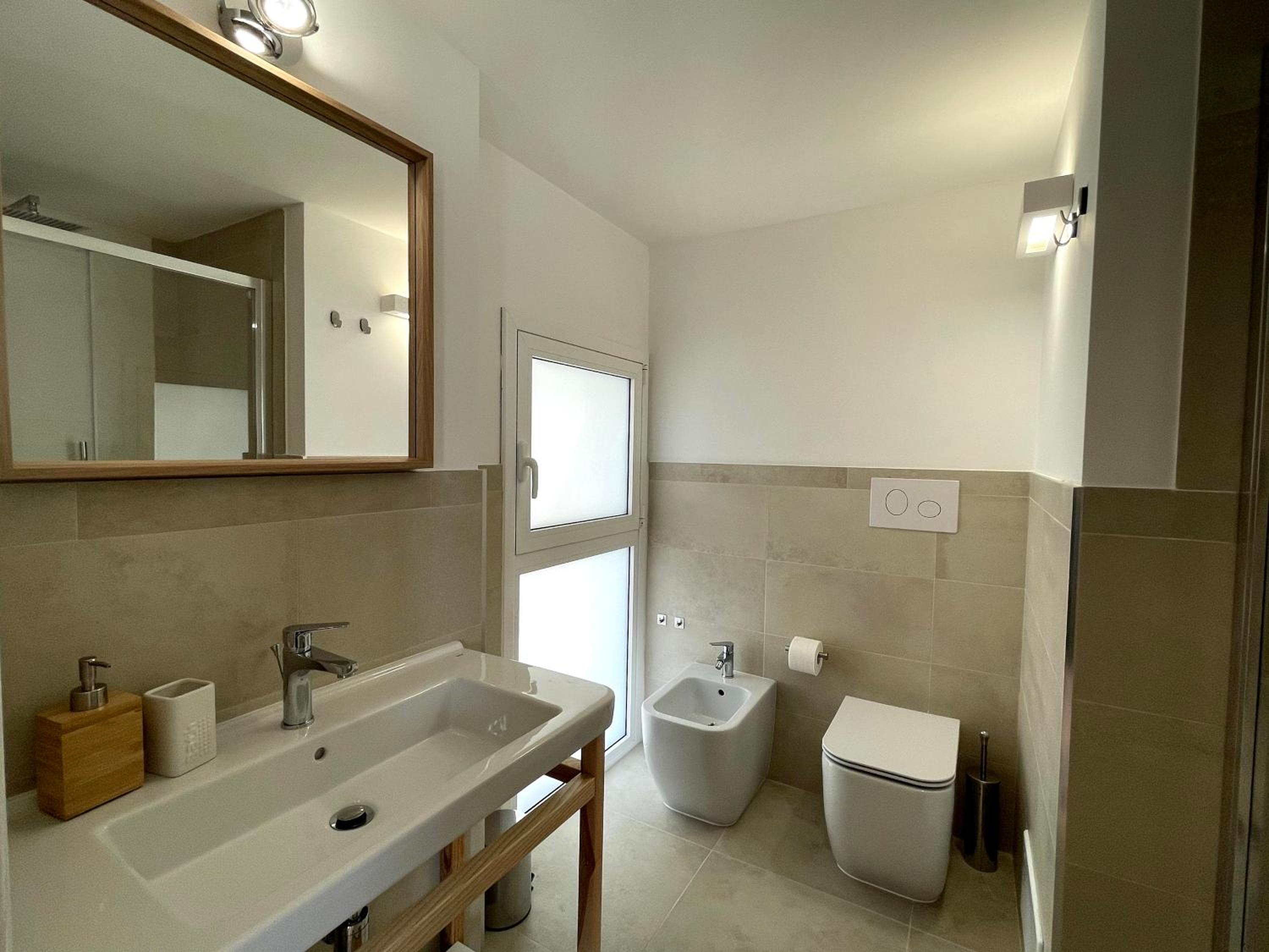 Two-Bedroom House - Photo 2