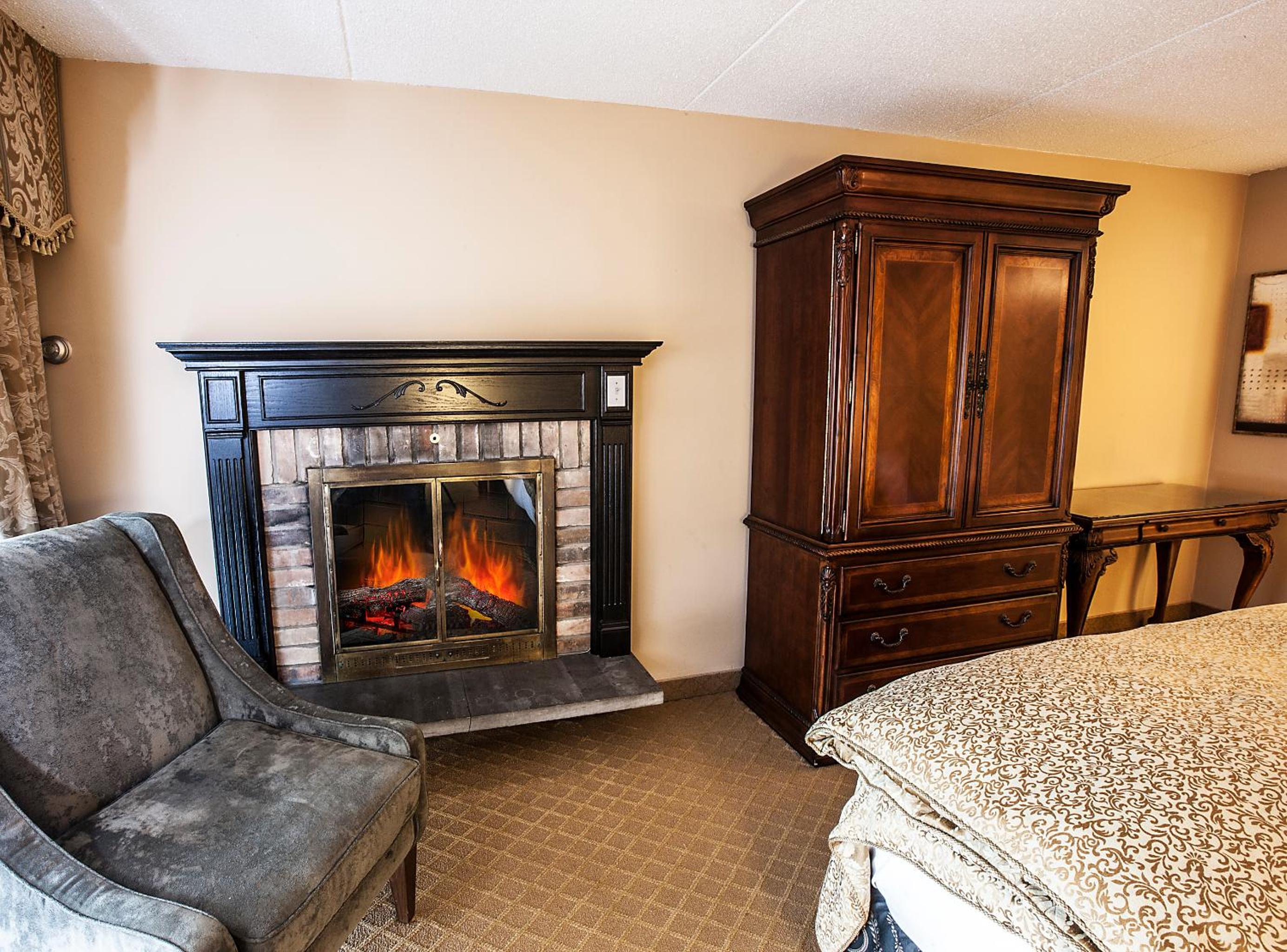 King Suite with Spa Bath and Sofa Bed - Photo 3