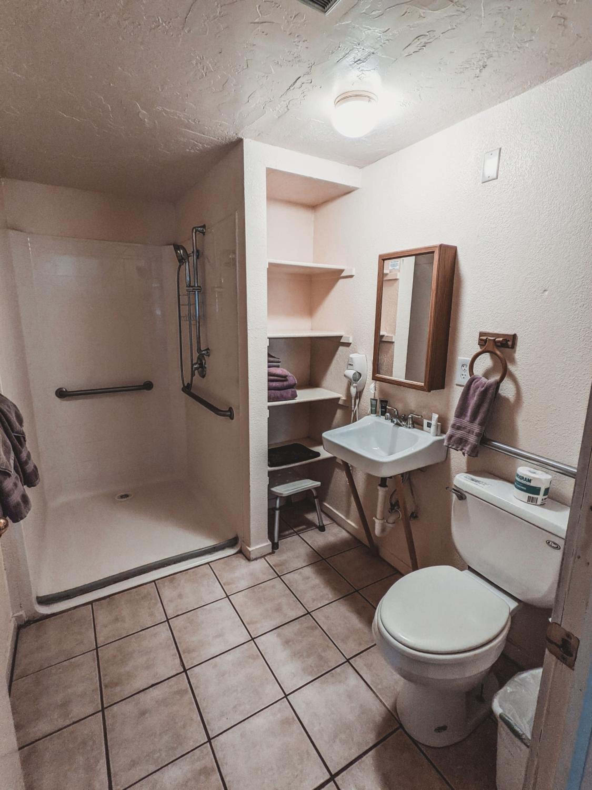 Queen Room - Disability Access/Non-Smoking photo 2